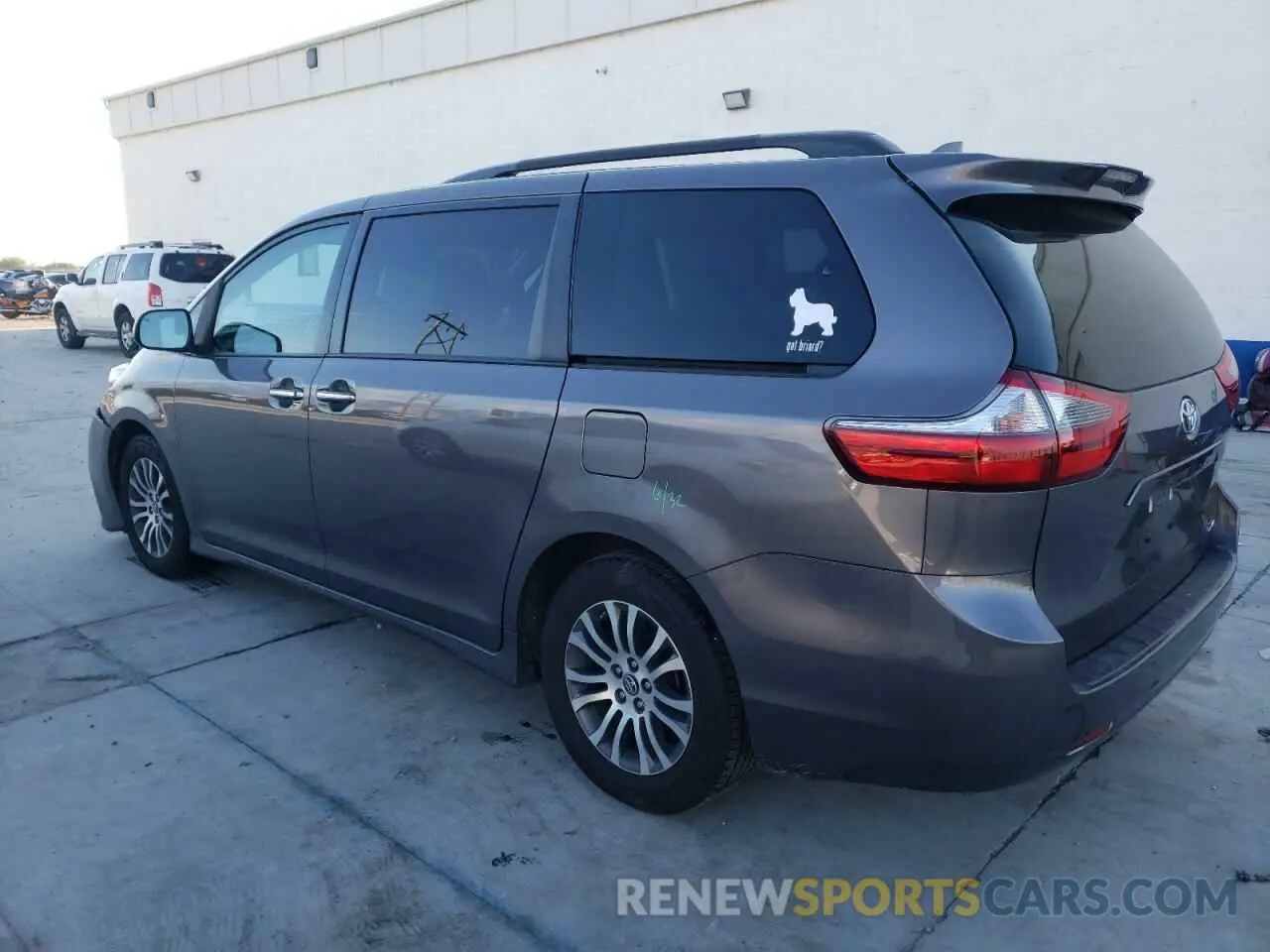 2 Photograph of a damaged car 5TDYZ3DC2LS029502 TOYOTA SIENNA 2020