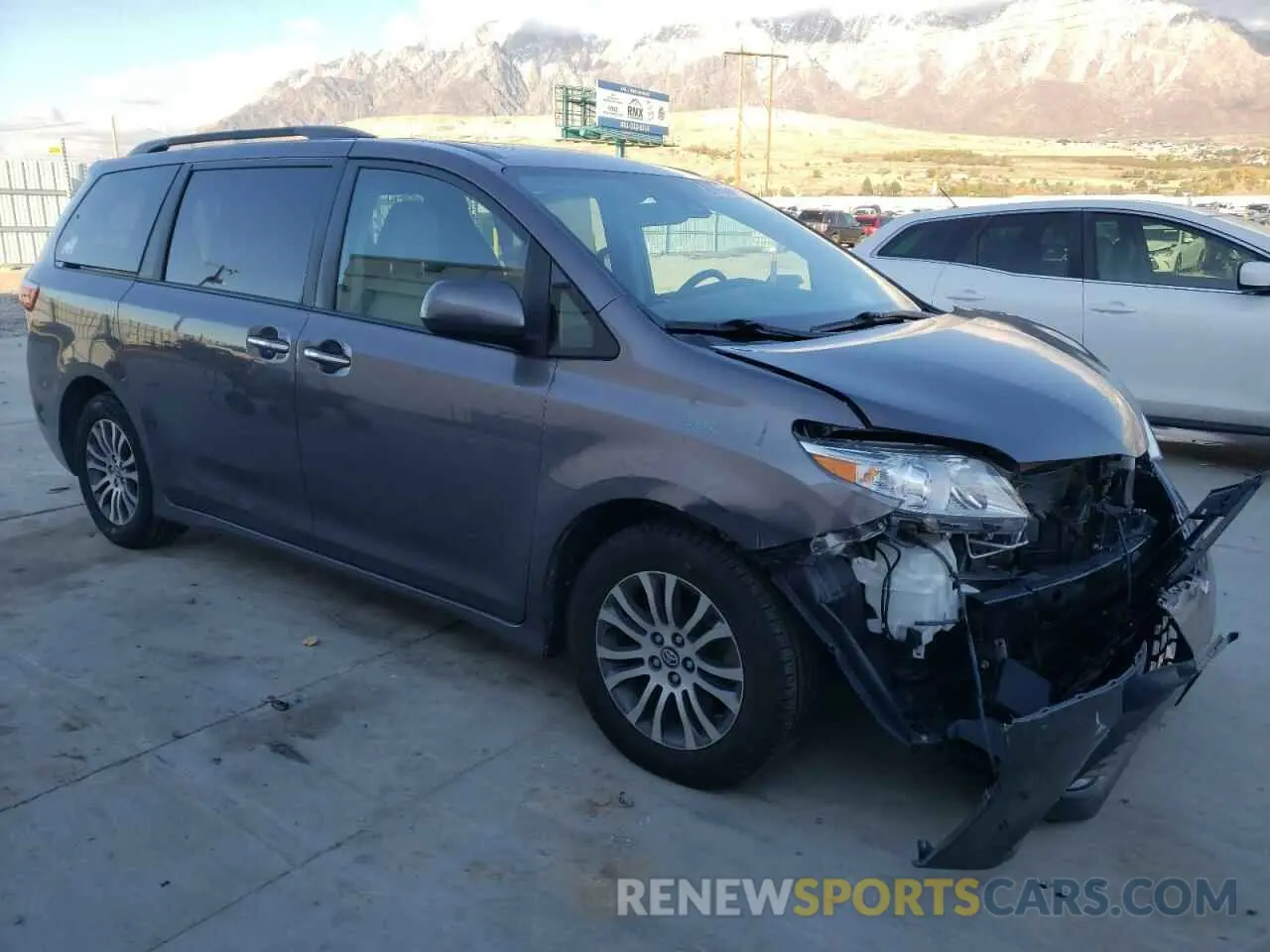 4 Photograph of a damaged car 5TDYZ3DC2LS029502 TOYOTA SIENNA 2020
