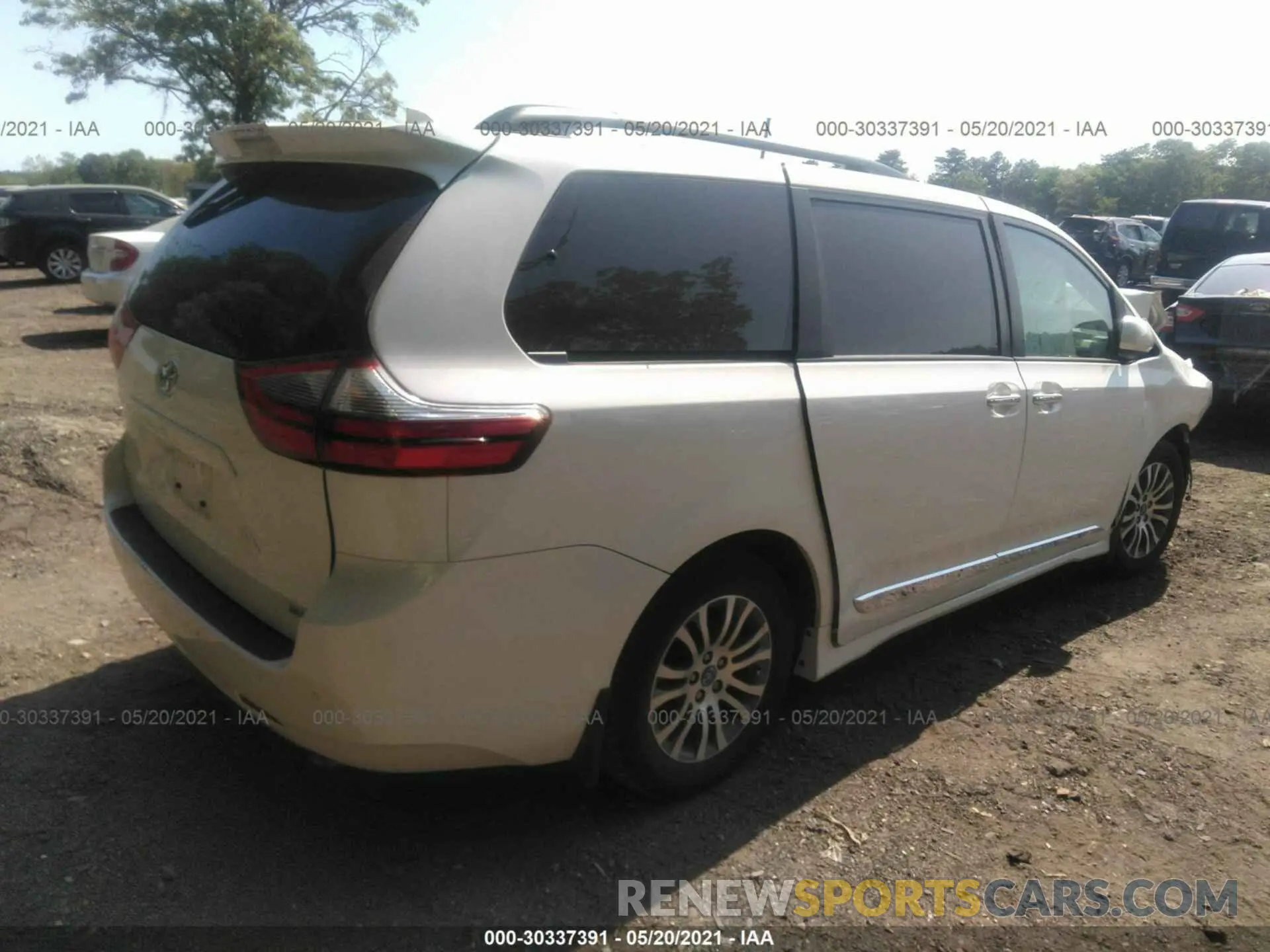 4 Photograph of a damaged car 5TDYZ3DC2LS048244 TOYOTA SIENNA 2020