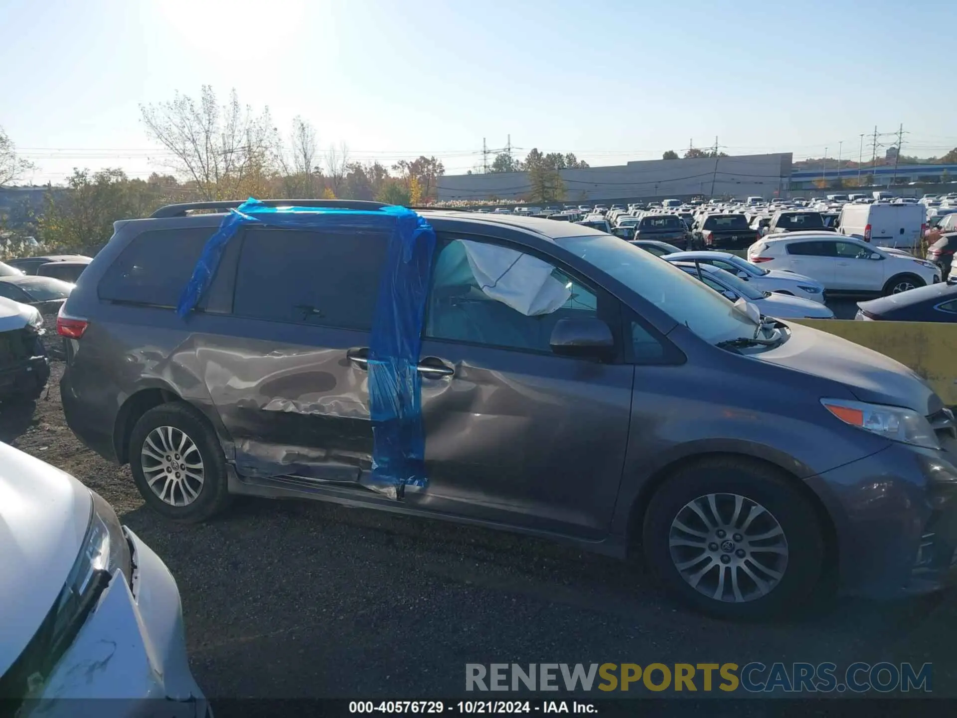 13 Photograph of a damaged car 5TDYZ3DC2LS064296 TOYOTA SIENNA 2020