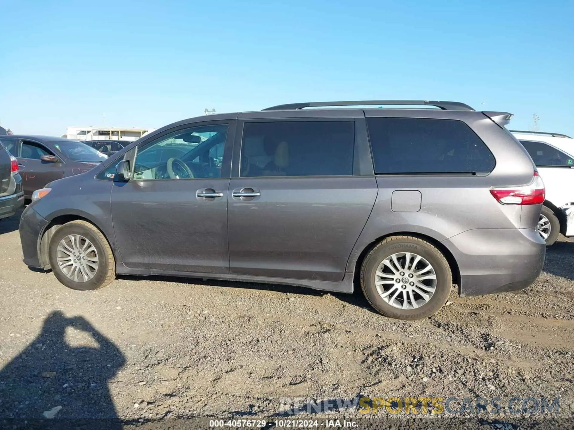 14 Photograph of a damaged car 5TDYZ3DC2LS064296 TOYOTA SIENNA 2020