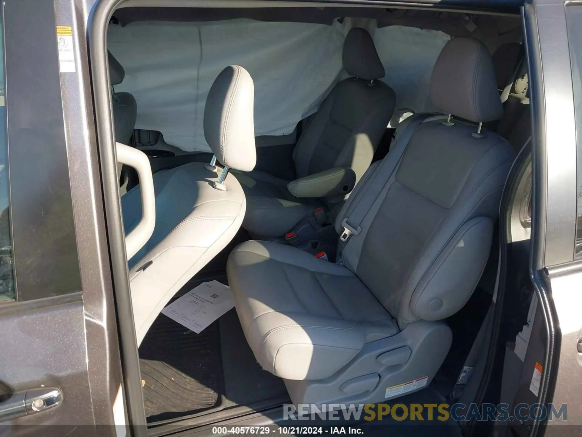8 Photograph of a damaged car 5TDYZ3DC2LS064296 TOYOTA SIENNA 2020