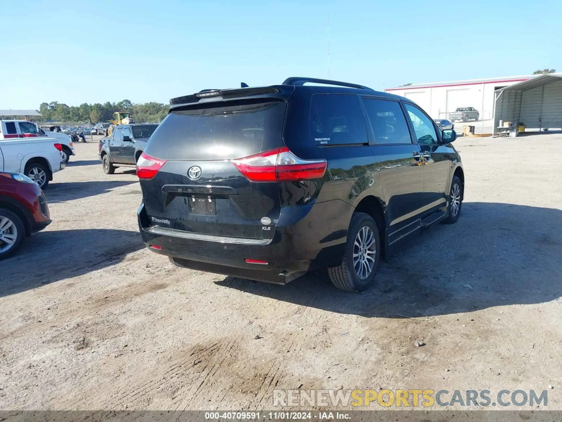 4 Photograph of a damaged car 5TDYZ3DC2LS064847 TOYOTA SIENNA 2020