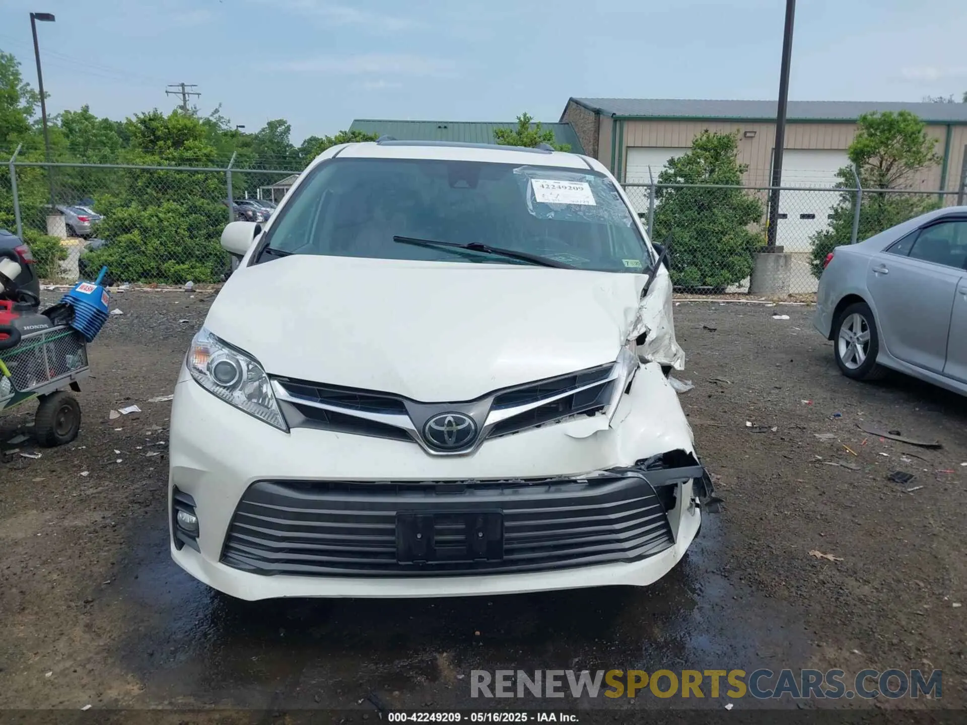 11 Photograph of a damaged car 5TDYZ3DC3LS048818 TOYOTA SIENNA 2020