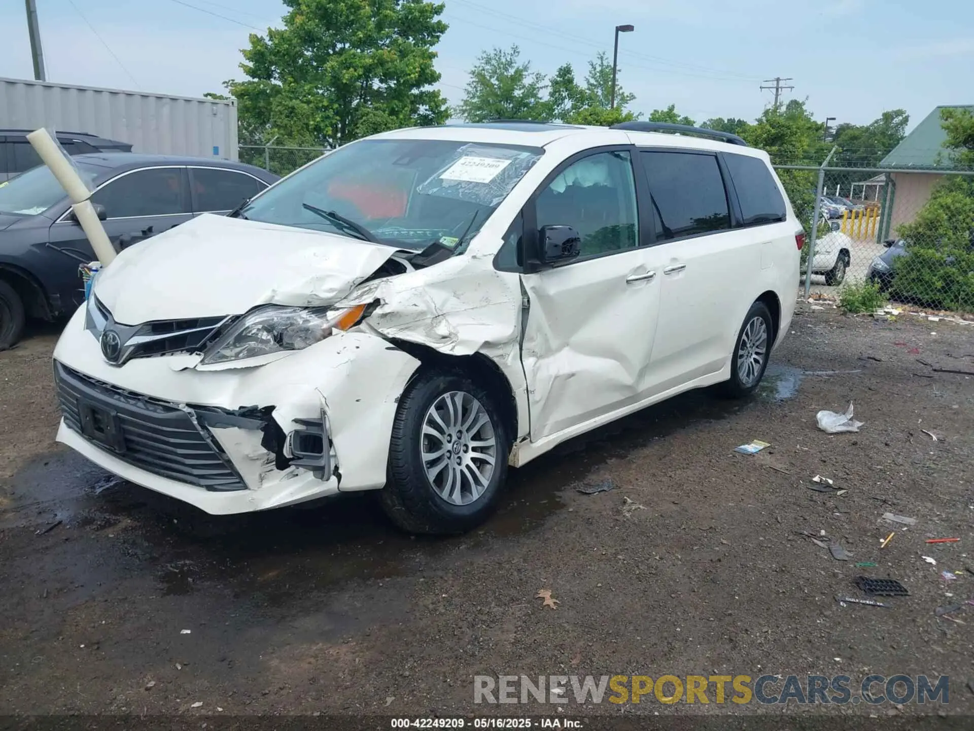 2 Photograph of a damaged car 5TDYZ3DC3LS048818 TOYOTA SIENNA 2020