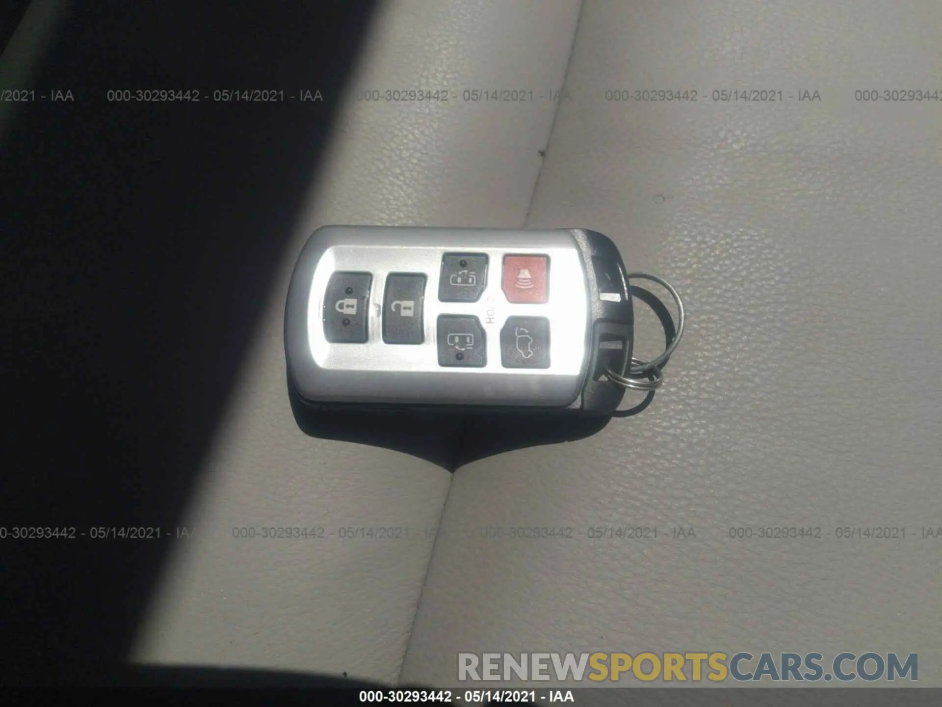 11 Photograph of a damaged car 5TDYZ3DC4LS081679 TOYOTA SIENNA 2020