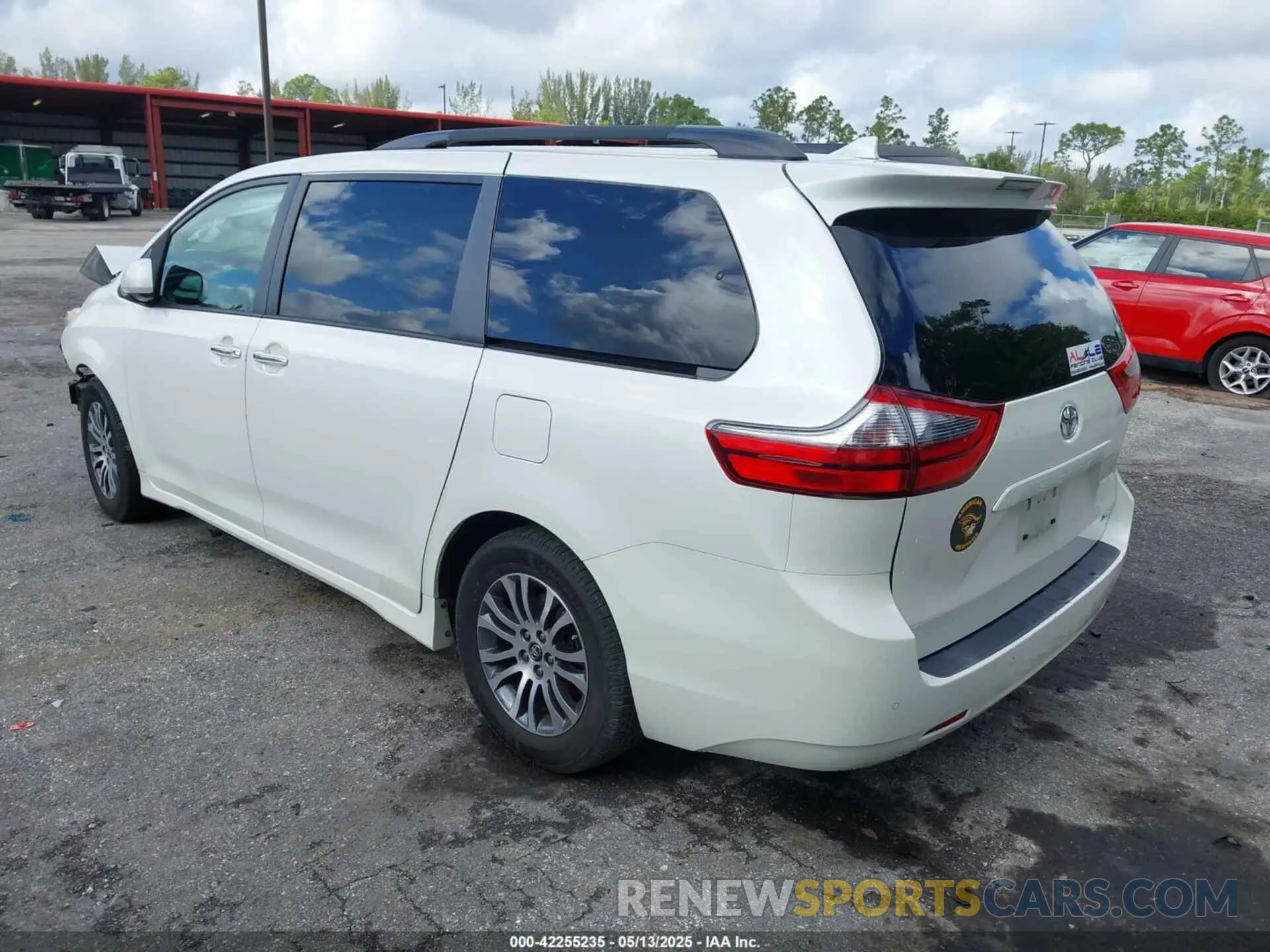 3 Photograph of a damaged car 5TDYZ3DC5LS029364 TOYOTA SIENNA 2020