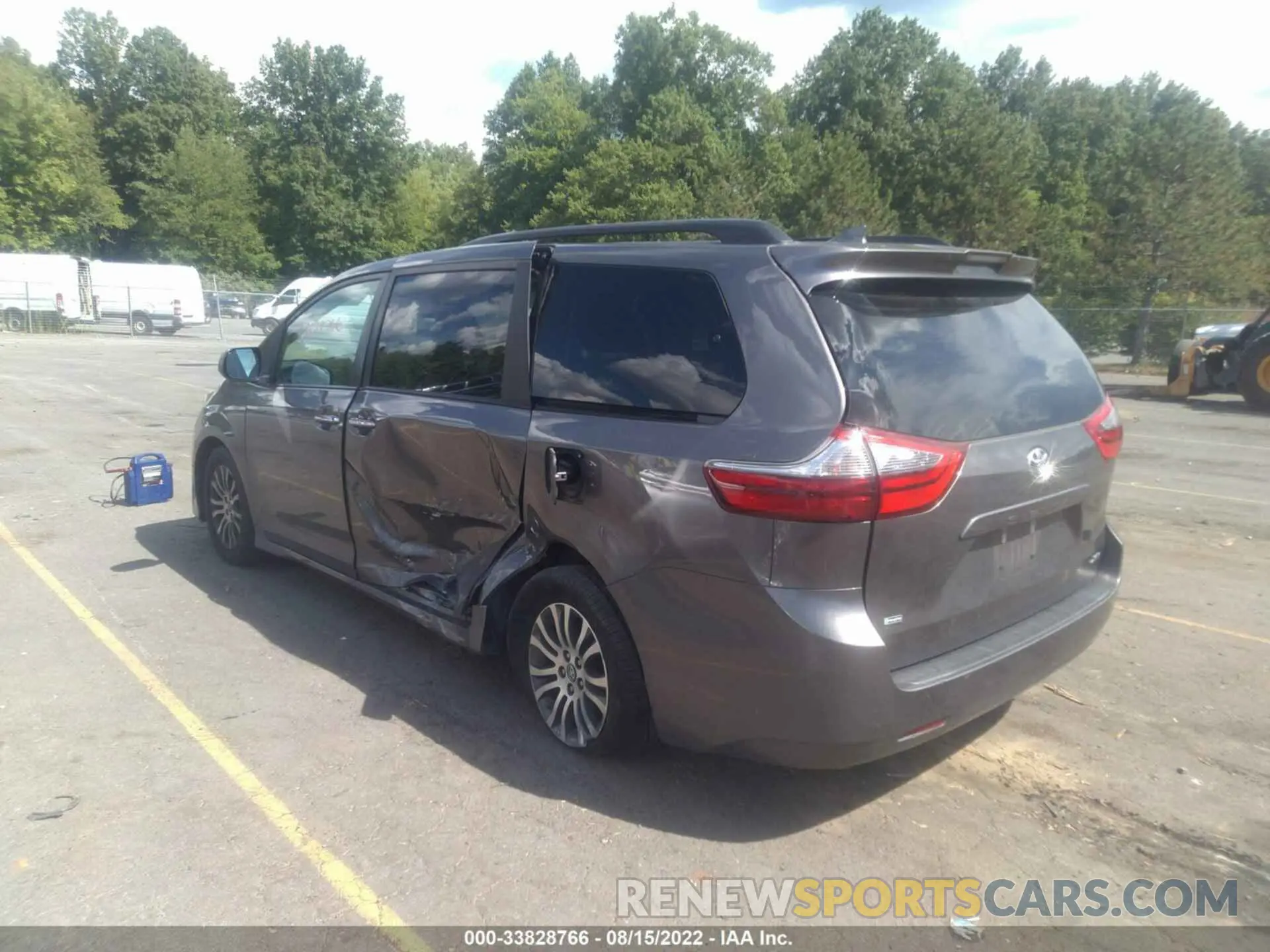 3 Photograph of a damaged car 5TDYZ3DC5LS044947 TOYOTA SIENNA 2020