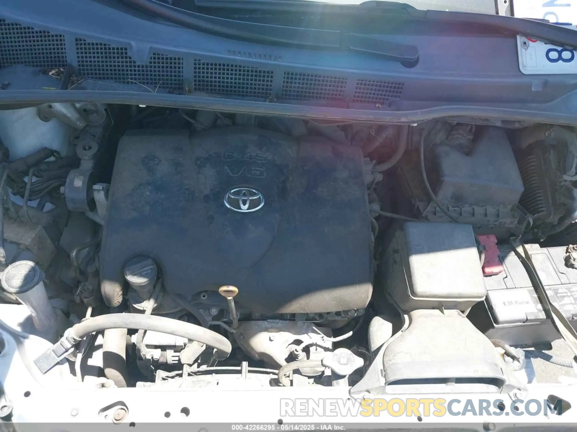 10 Photograph of a damaged car 5TDYZ3DC5LS054619 TOYOTA SIENNA 2020