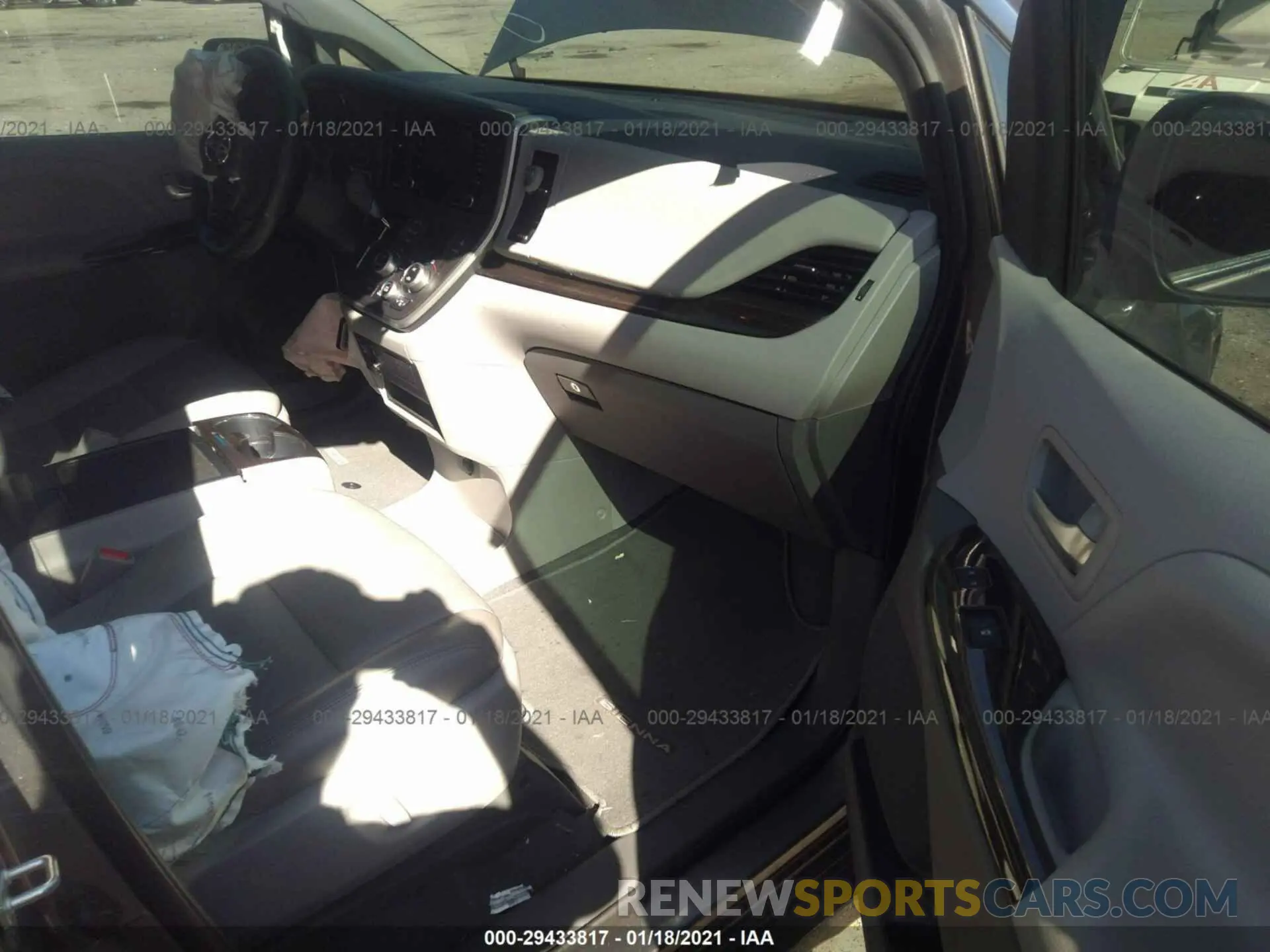 5 Photograph of a damaged car 5TDYZ3DC5LS058458 TOYOTA SIENNA 2020