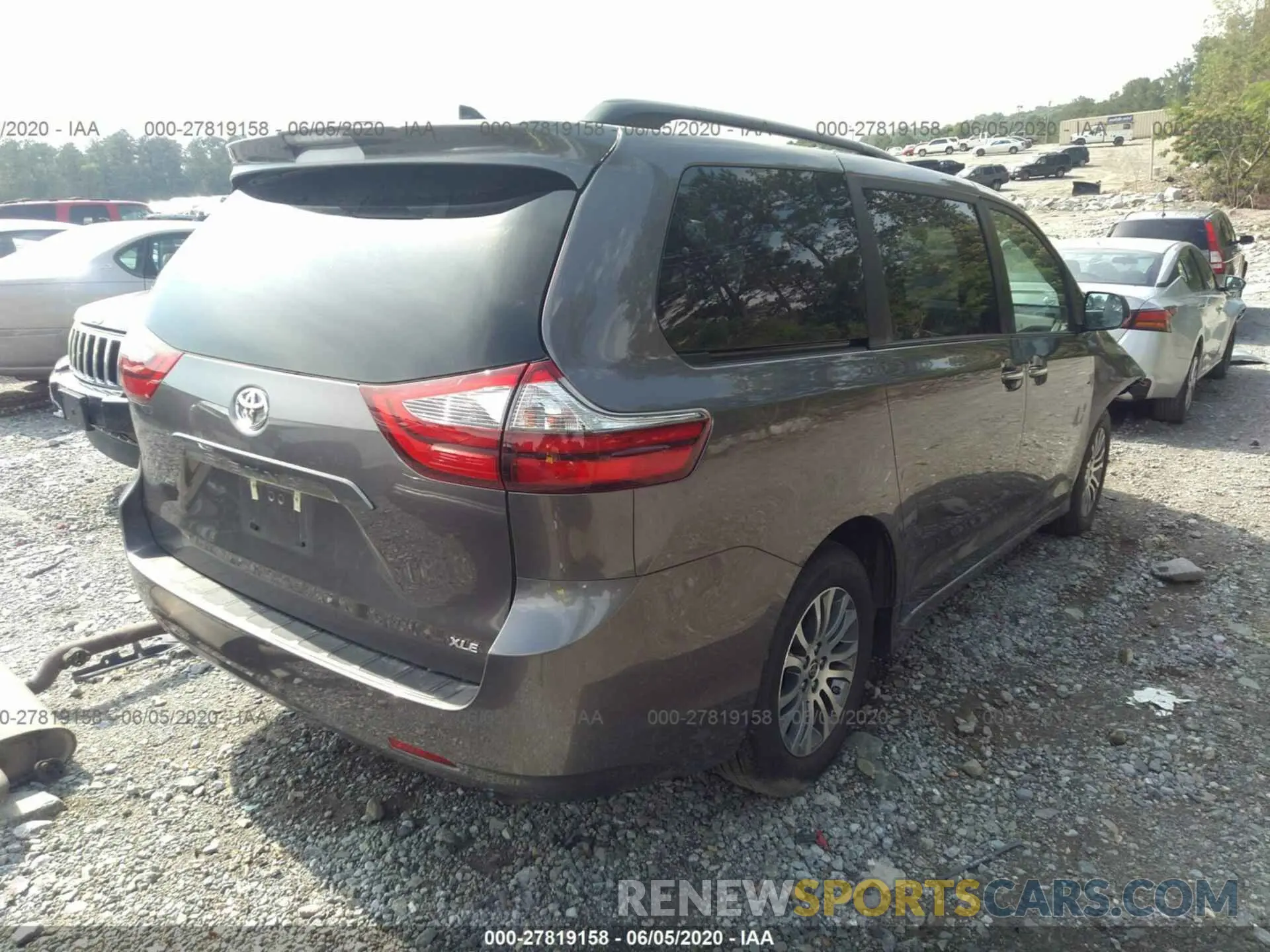 4 Photograph of a damaged car 5TDYZ3DC5LS064650 TOYOTA SIENNA 2020