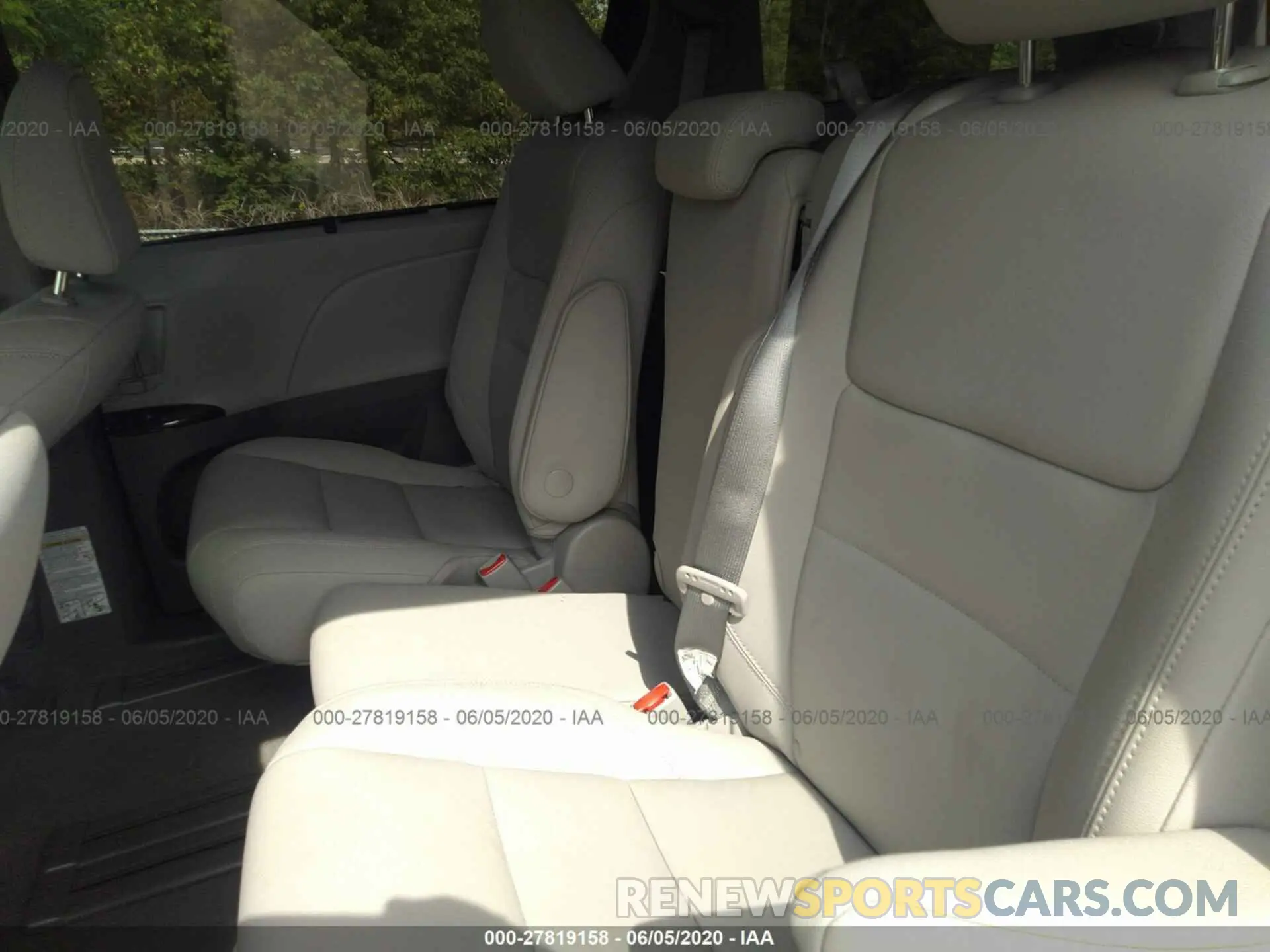 8 Photograph of a damaged car 5TDYZ3DC5LS064650 TOYOTA SIENNA 2020