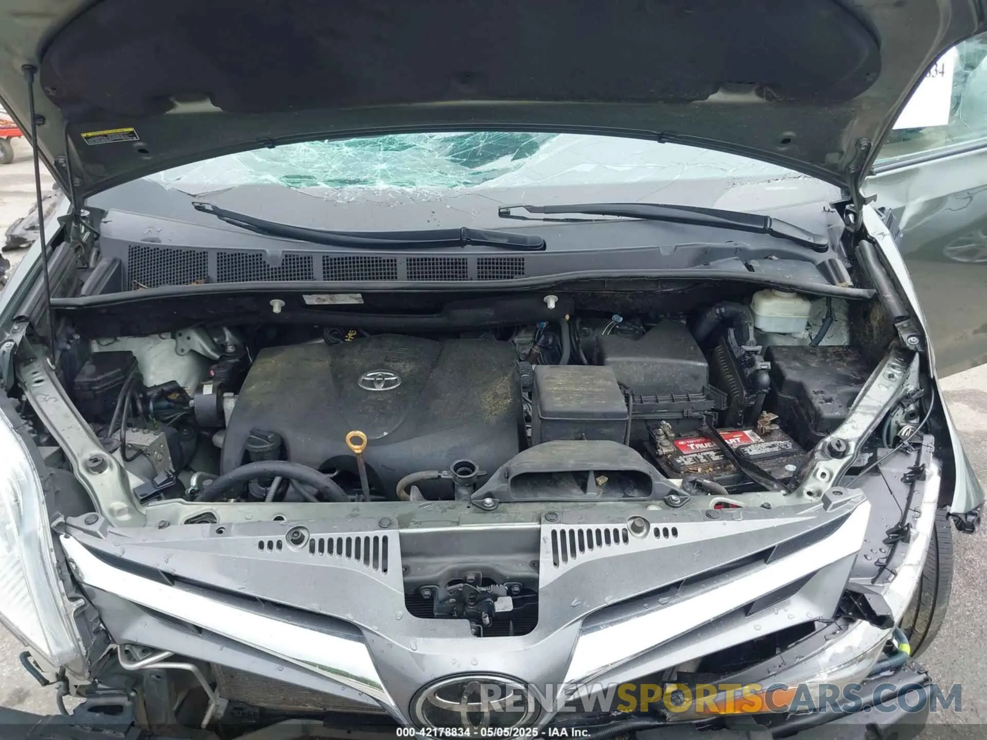 10 Photograph of a damaged car 5TDYZ3DC6LS021788 TOYOTA SIENNA 2020