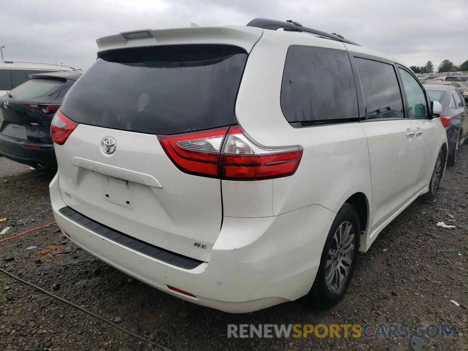 4 Photograph of a damaged car 5TDYZ3DC6LS057528 TOYOTA SIENNA 2020