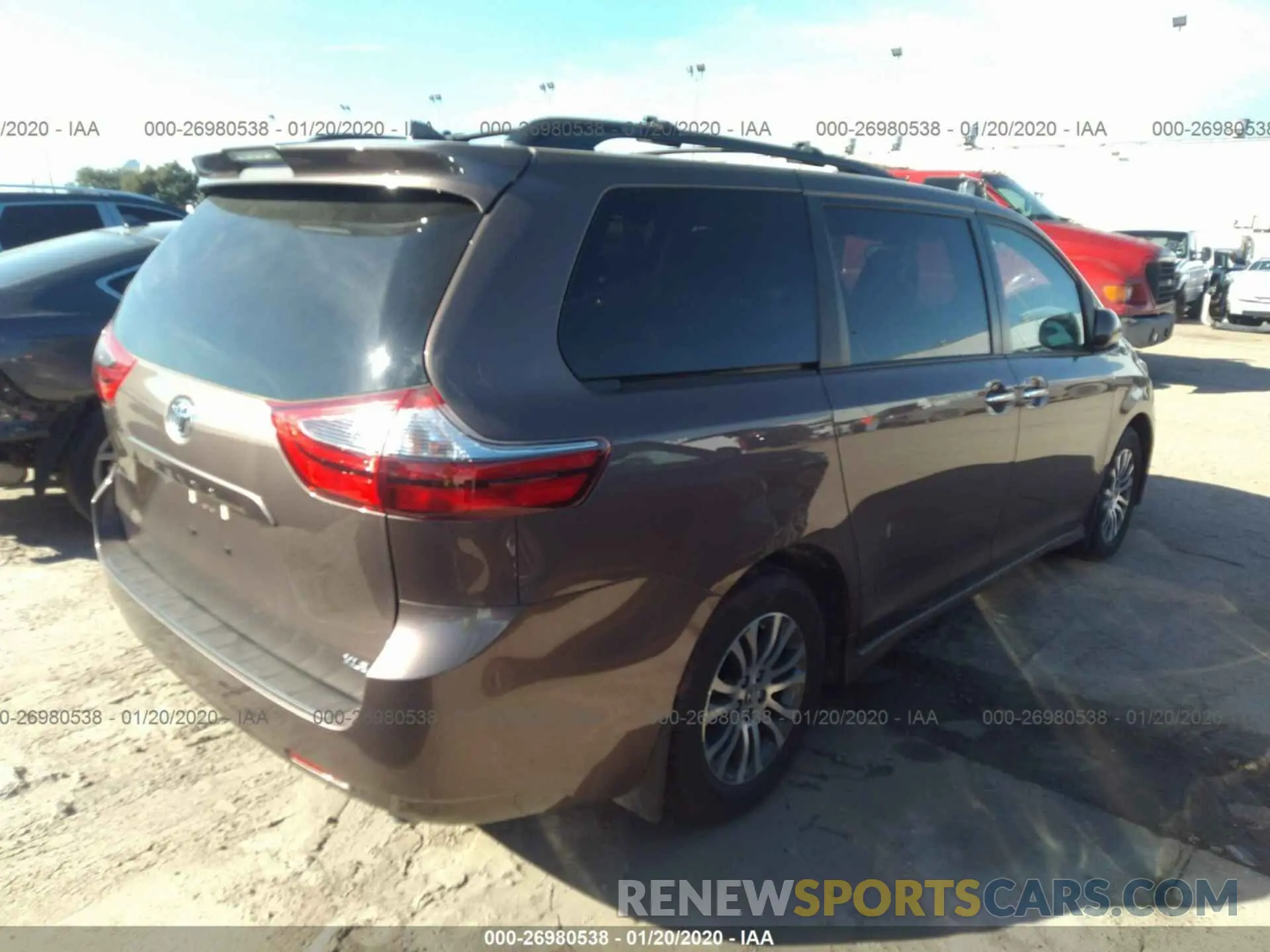 4 Photograph of a damaged car 5TDYZ3DC7LS032007 TOYOTA SIENNA 2020
