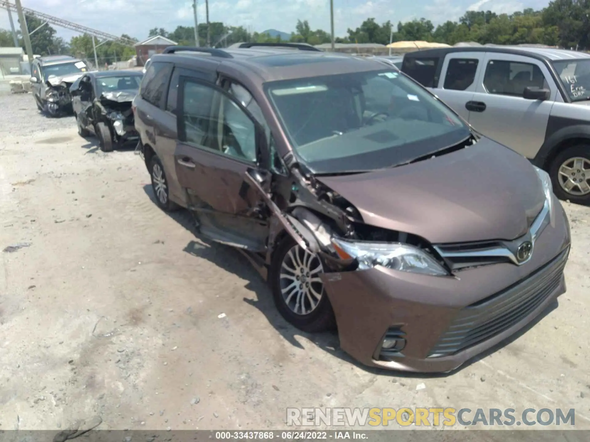 1 Photograph of a damaged car 5TDYZ3DC7LS036610 TOYOTA SIENNA 2020