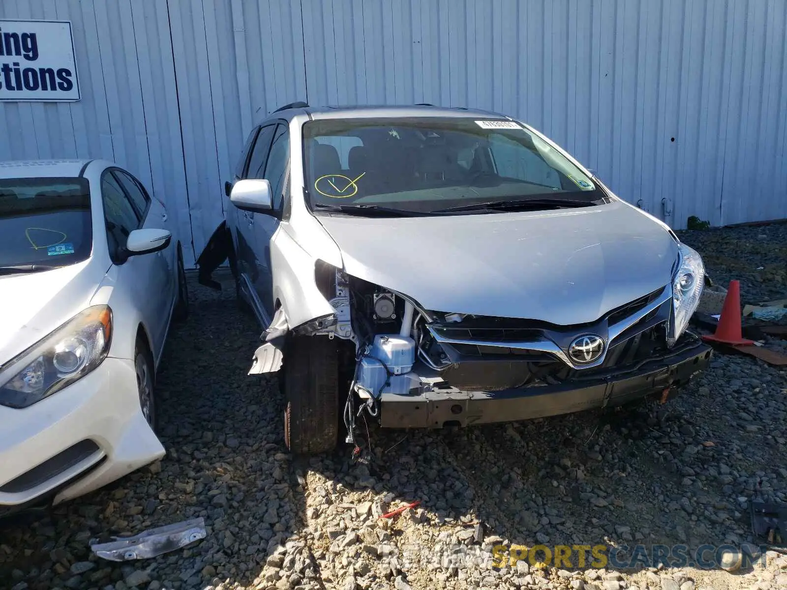 9 Photograph of a damaged car 5TDYZ3DC7LS058249 TOYOTA SIENNA 2020