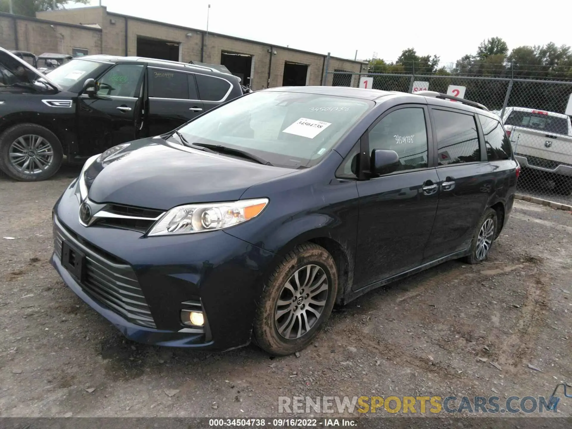 2 Photograph of a damaged car 5TDYZ3DC8LS033893 TOYOTA SIENNA 2020
