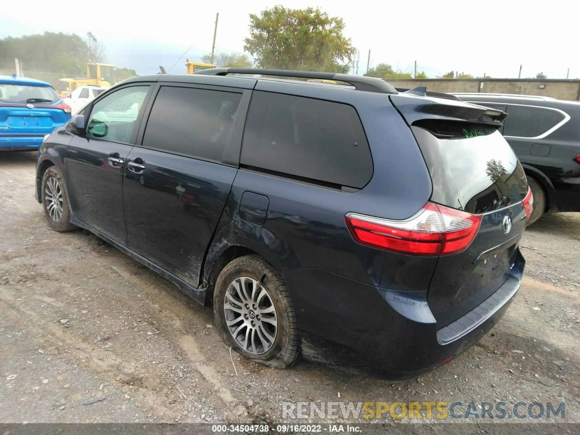3 Photograph of a damaged car 5TDYZ3DC8LS033893 TOYOTA SIENNA 2020