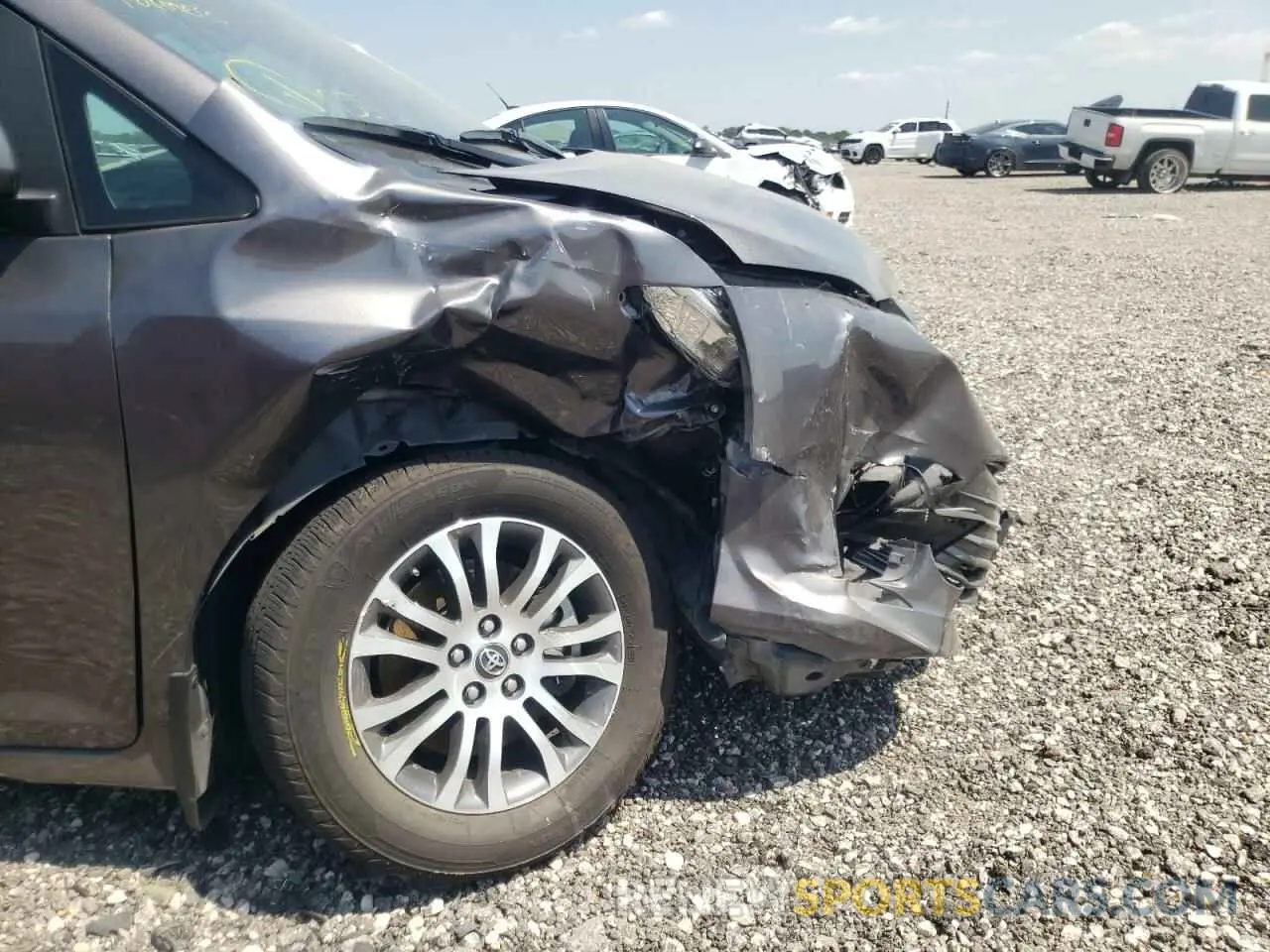 9 Photograph of a damaged car 5TDYZ3DC8LS043999 TOYOTA SIENNA 2020