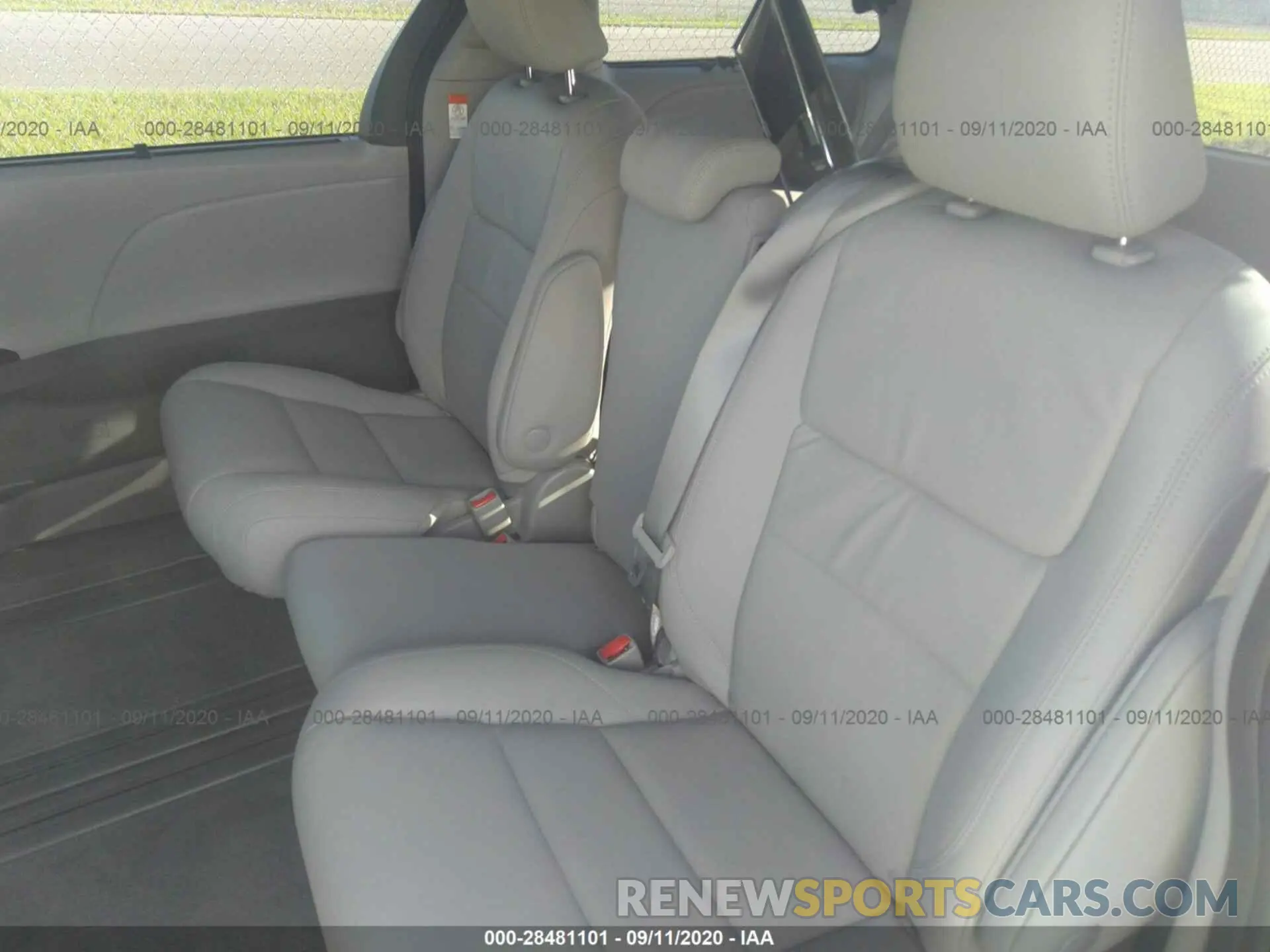 8 Photograph of a damaged car 5TDYZ3DC8LS072936 TOYOTA SIENNA 2020