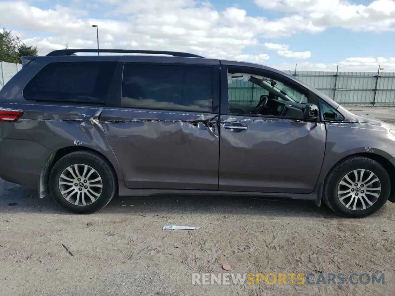 9 Фотография поврежденного автомобиля 5TDYZ3DC8LS073696 TOYOTA SIENNA 2020