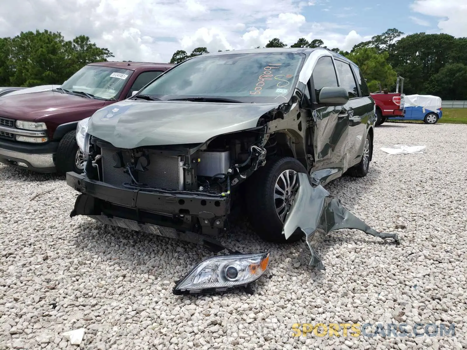 2 Photograph of a damaged car 5TDYZ3DC9LS052159 TOYOTA SIENNA 2020