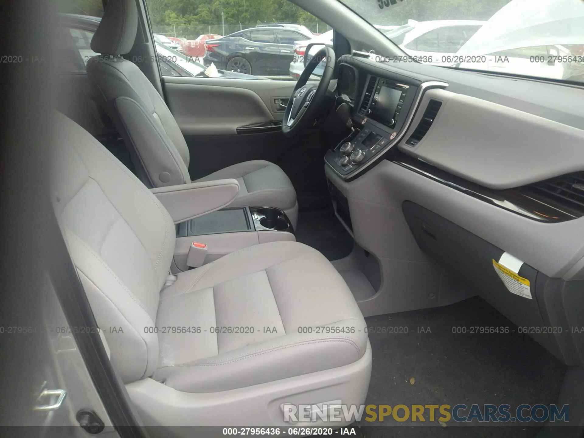 10 Photograph of a damaged car 5TDYZ3DC9LS067924 TOYOTA SIENNA 2020