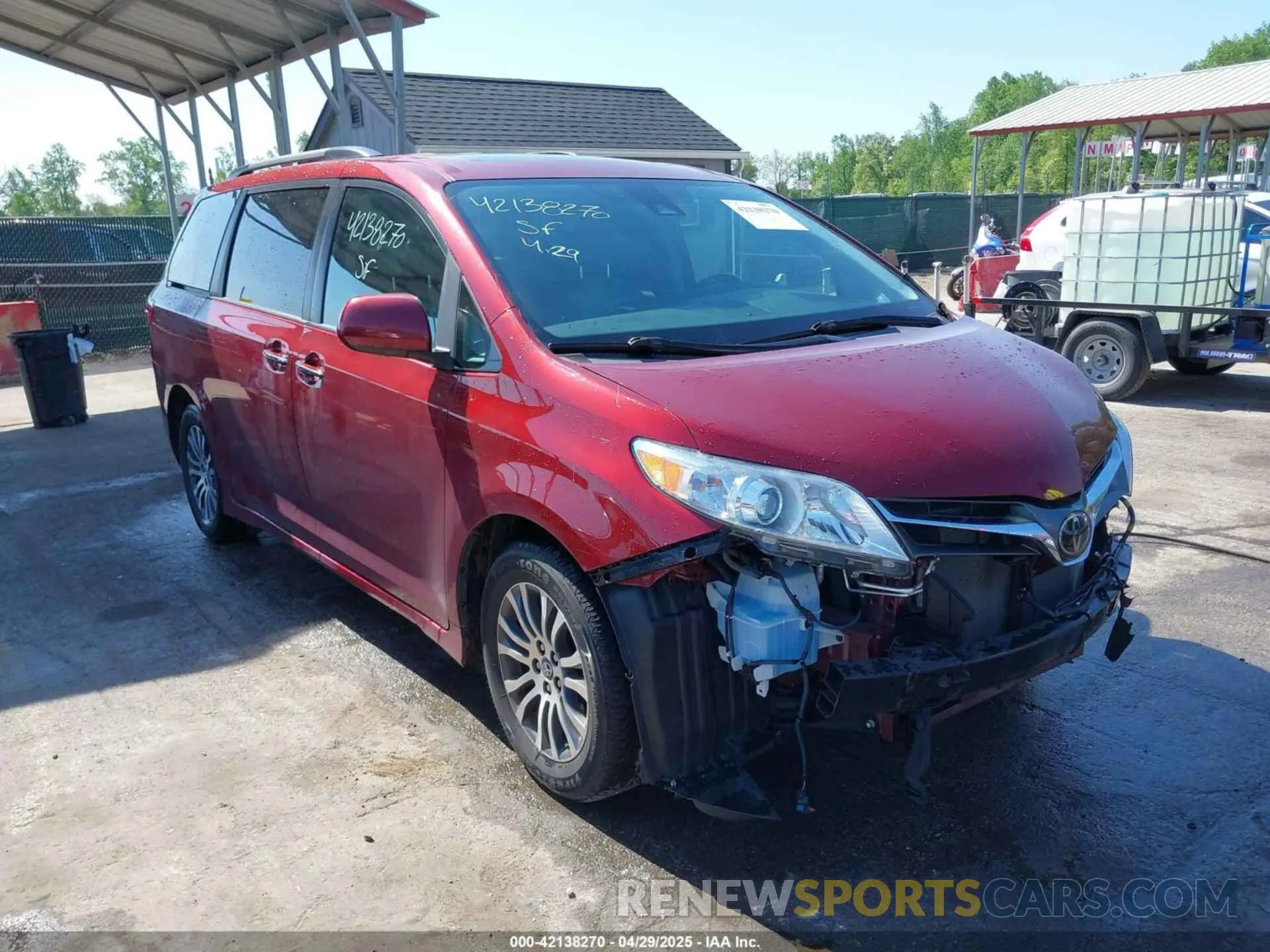 1 Photograph of a damaged car 5TDYZ3DCXLS031692 TOYOTA SIENNA 2020