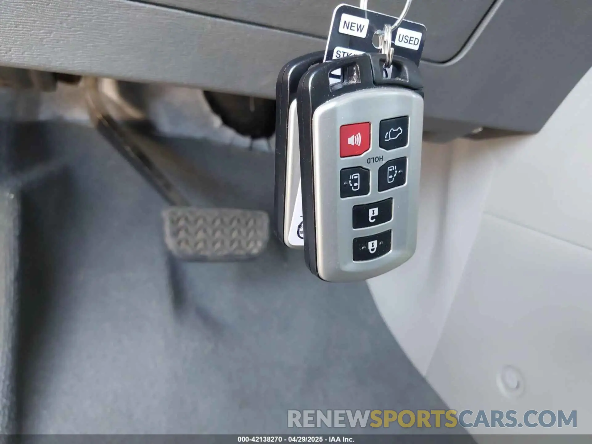 11 Photograph of a damaged car 5TDYZ3DCXLS031692 TOYOTA SIENNA 2020