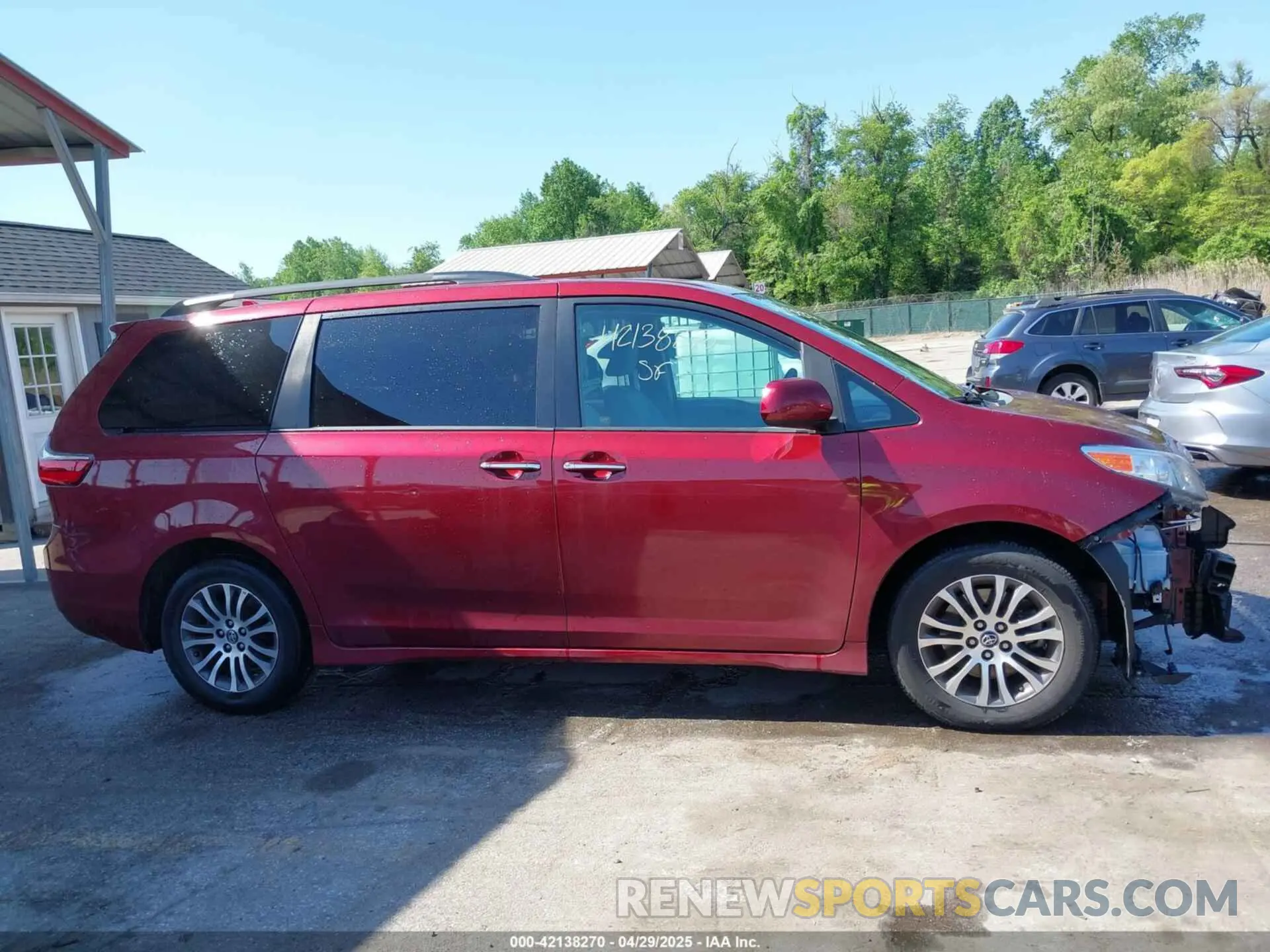14 Photograph of a damaged car 5TDYZ3DCXLS031692 TOYOTA SIENNA 2020