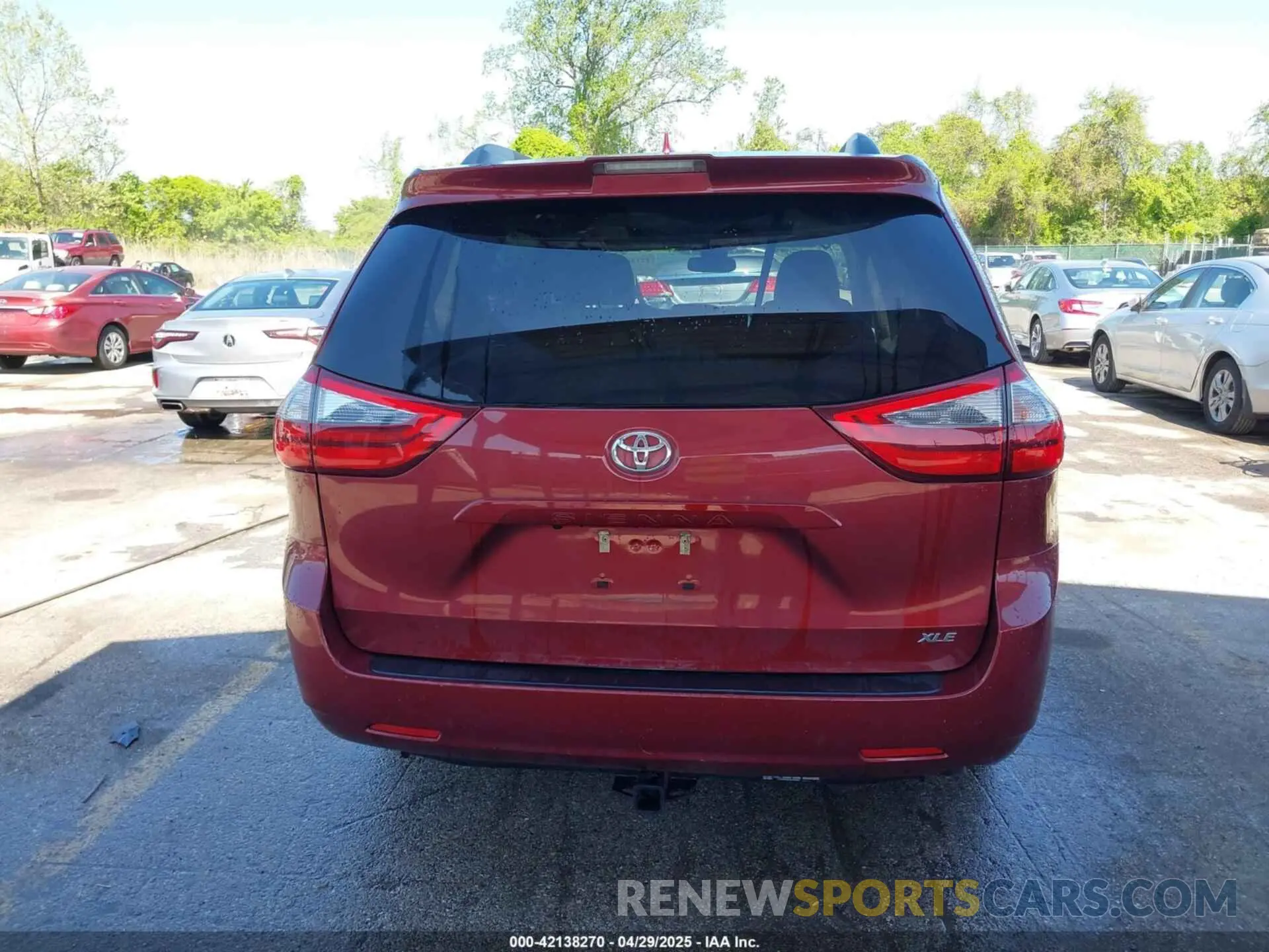17 Photograph of a damaged car 5TDYZ3DCXLS031692 TOYOTA SIENNA 2020