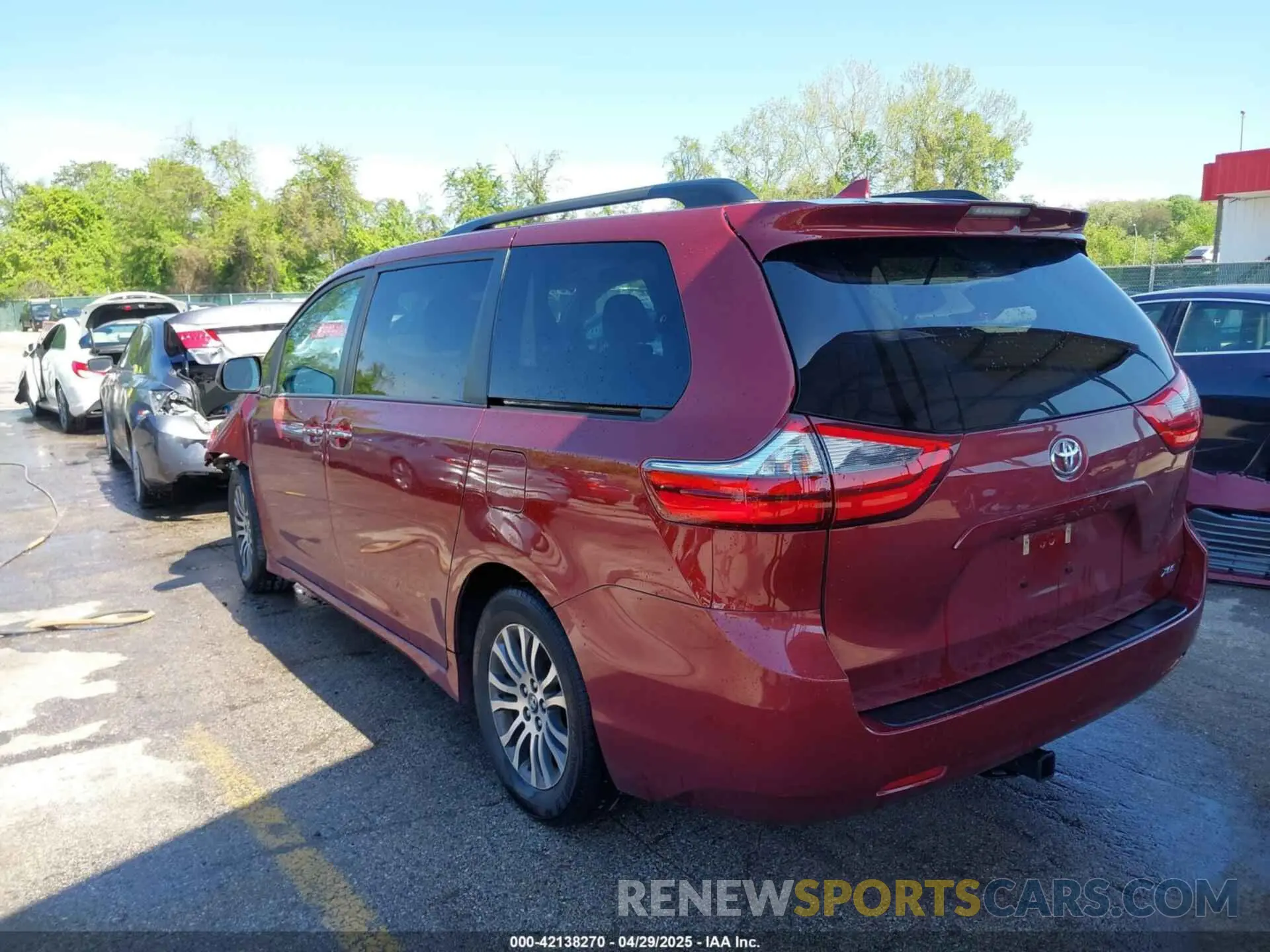 3 Photograph of a damaged car 5TDYZ3DCXLS031692 TOYOTA SIENNA 2020