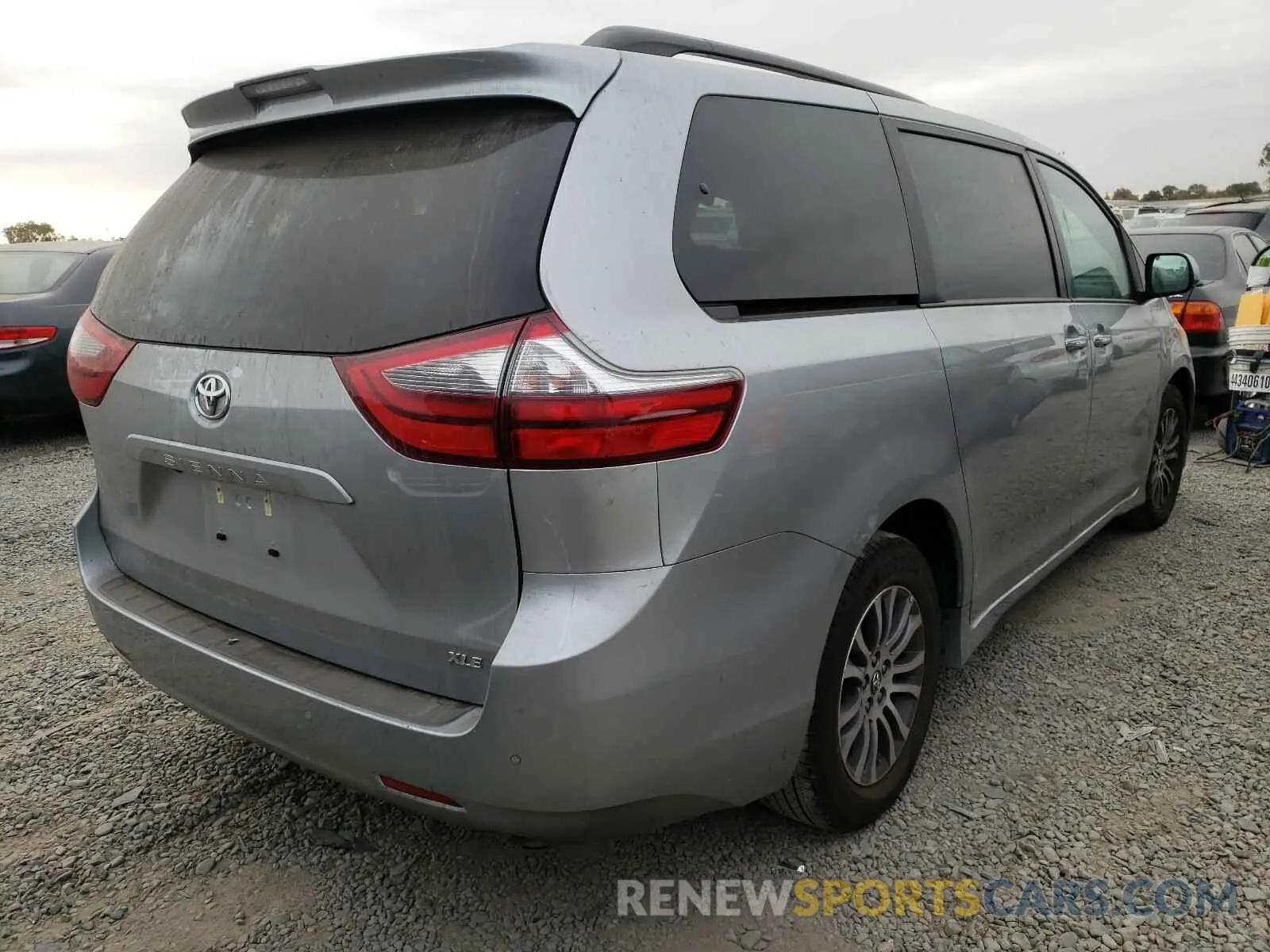 4 Photograph of a damaged car 5TDYZ3DCXLS040005 TOYOTA SIENNA 2020