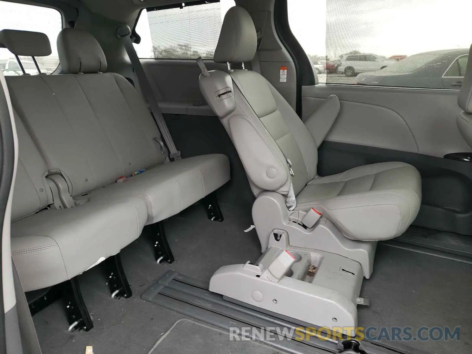 6 Photograph of a damaged car 5TDYZ3DCXLS040005 TOYOTA SIENNA 2020