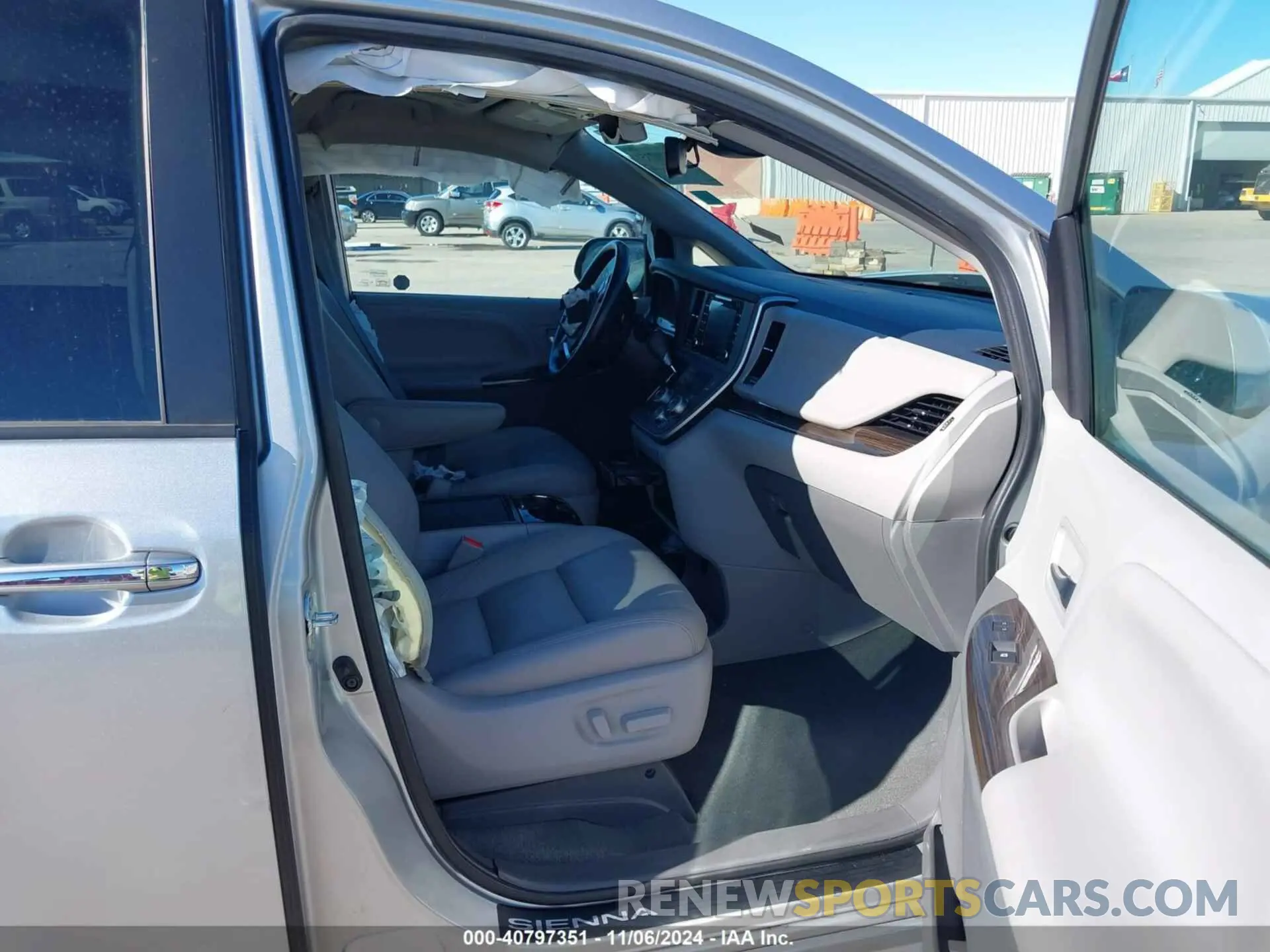 5 Фотография поврежденного автомобиля 5TDYZ3DCXLS075269 TOYOTA SIENNA 2020