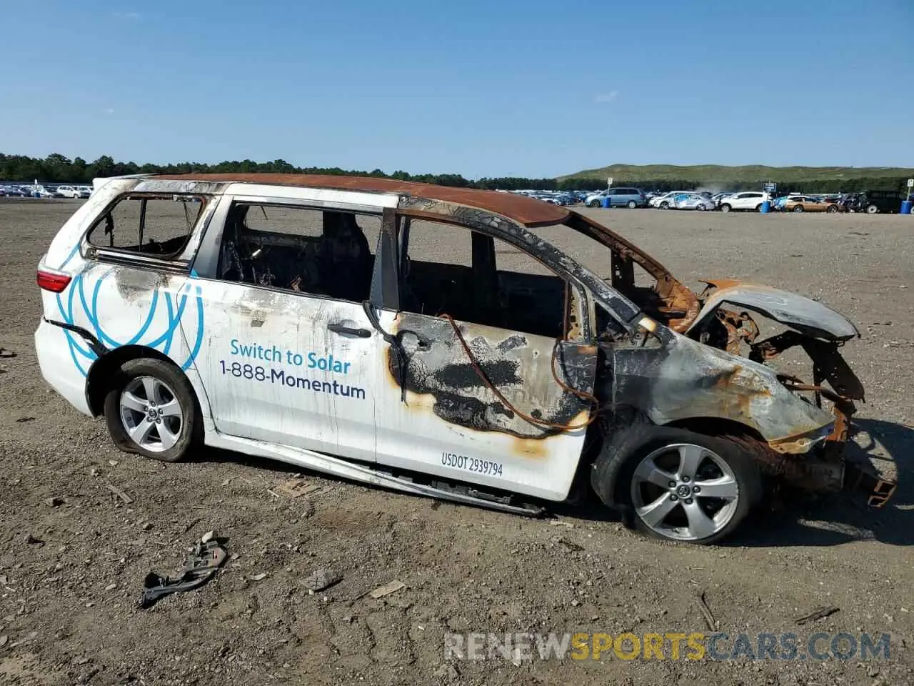 4 Photograph of a damaged car 5TDZZ3DC1LS034615 TOYOTA SIENNA 2020
