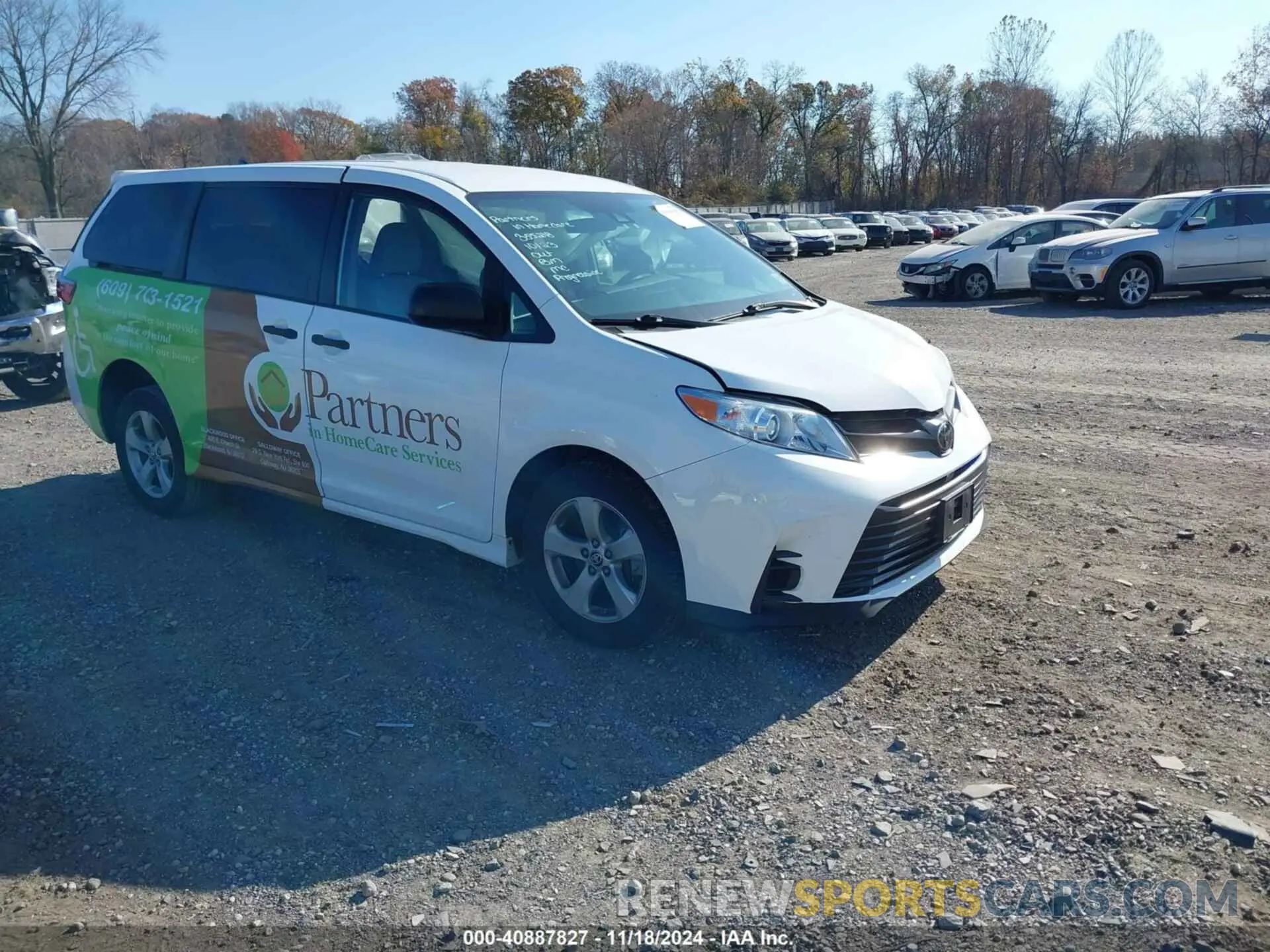 1 Photograph of a damaged car 5TDZZ3DC2LS066487 TOYOTA SIENNA 2020