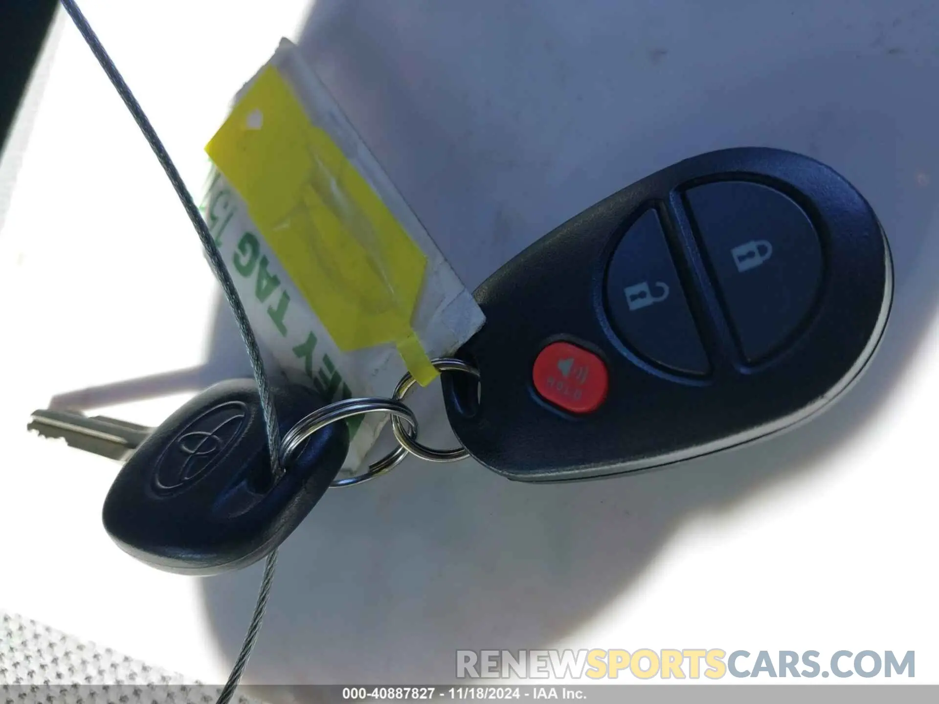 11 Photograph of a damaged car 5TDZZ3DC2LS066487 TOYOTA SIENNA 2020