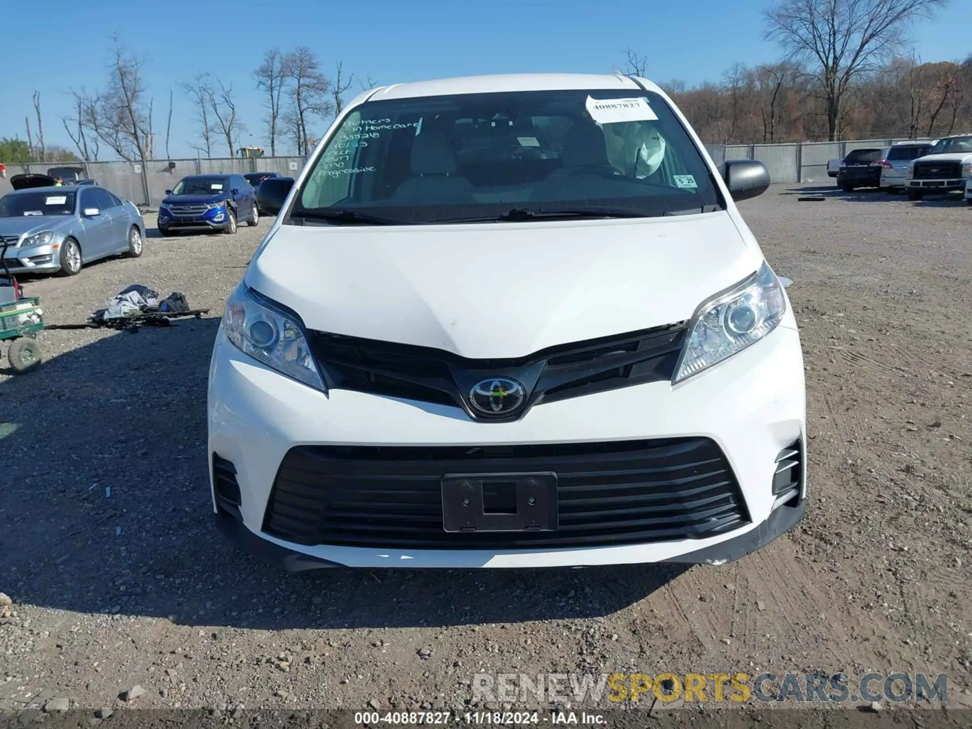 12 Photograph of a damaged car 5TDZZ3DC2LS066487 TOYOTA SIENNA 2020