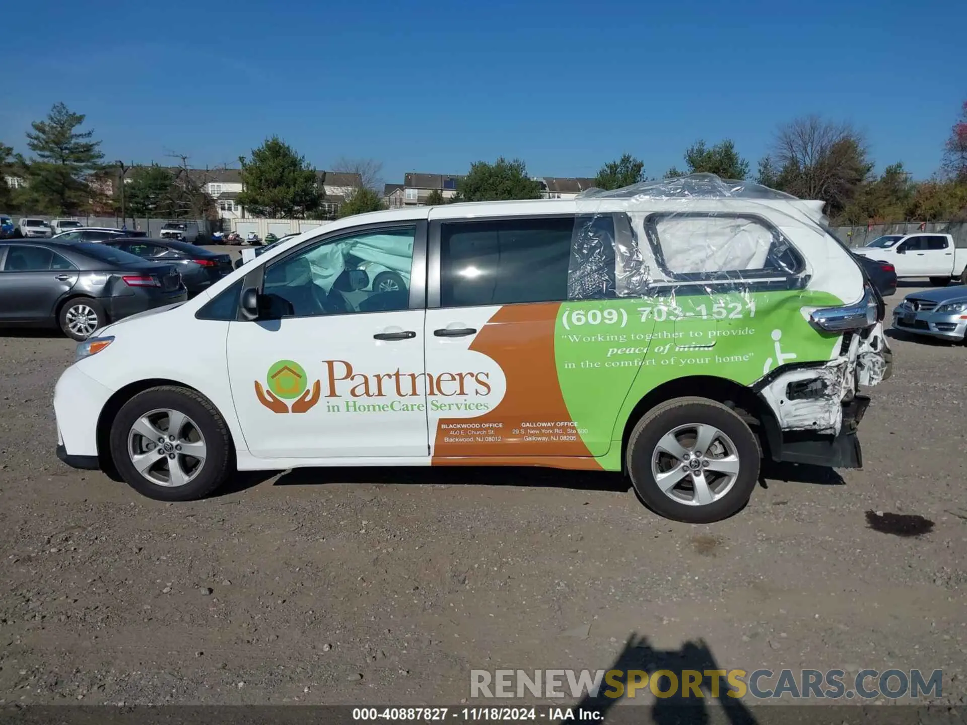 14 Photograph of a damaged car 5TDZZ3DC2LS066487 TOYOTA SIENNA 2020