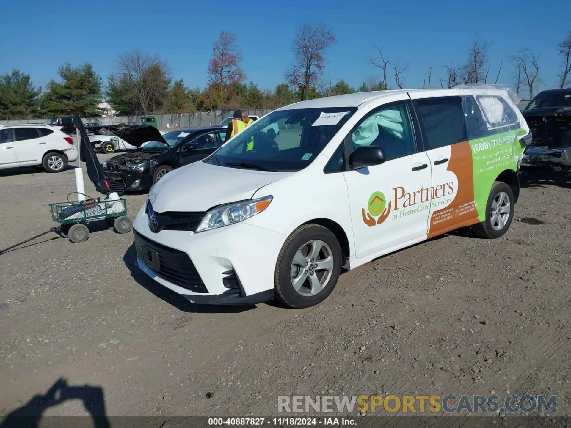 2 Photograph of a damaged car 5TDZZ3DC2LS066487 TOYOTA SIENNA 2020