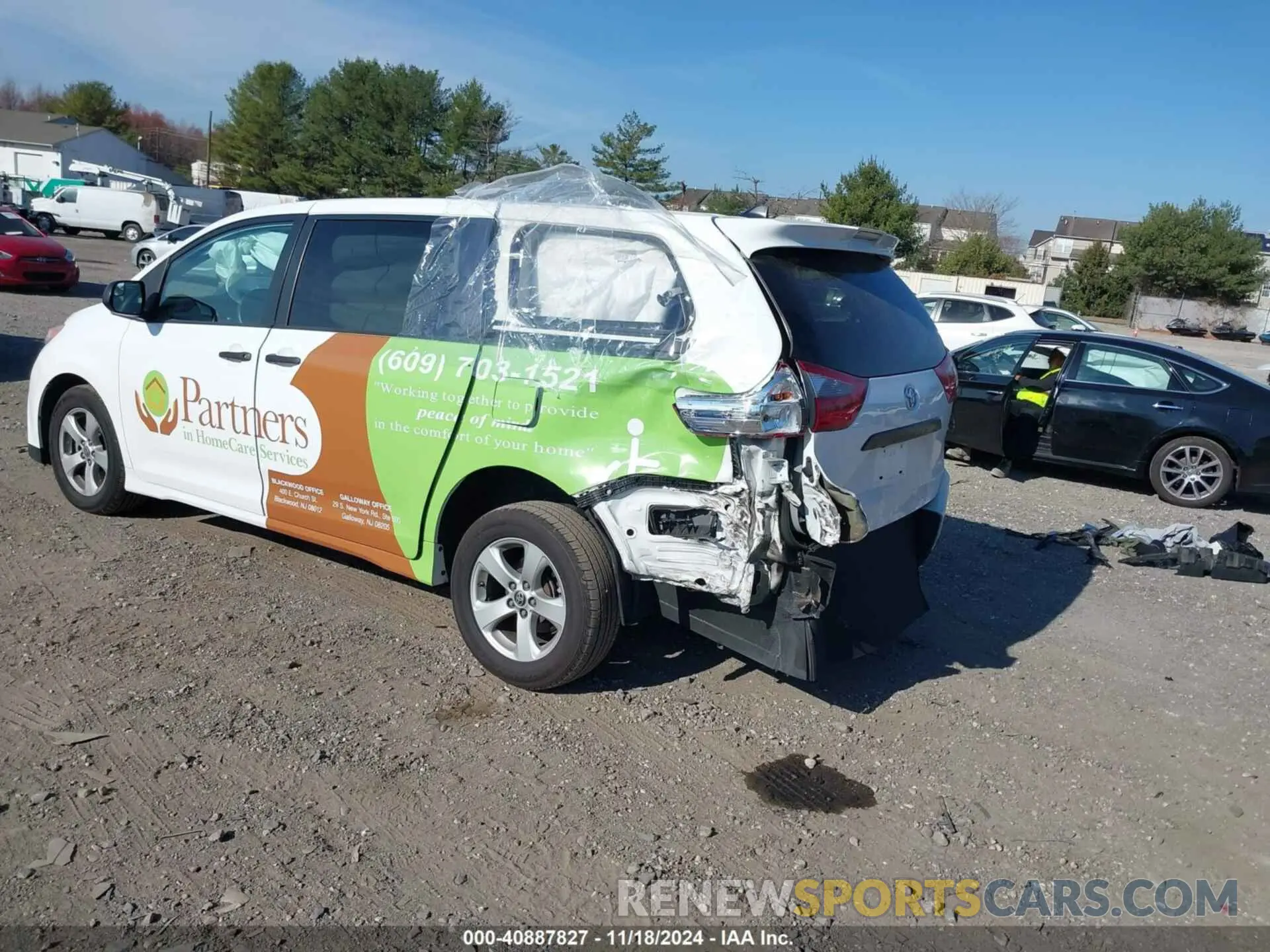 3 Photograph of a damaged car 5TDZZ3DC2LS066487 TOYOTA SIENNA 2020