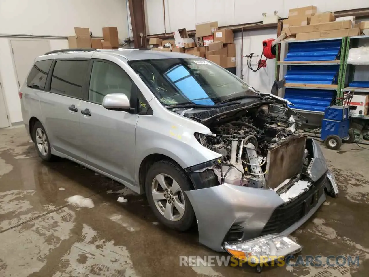 1 Photograph of a damaged car 5TDZZ3DC3LS024541 TOYOTA SIENNA 2020