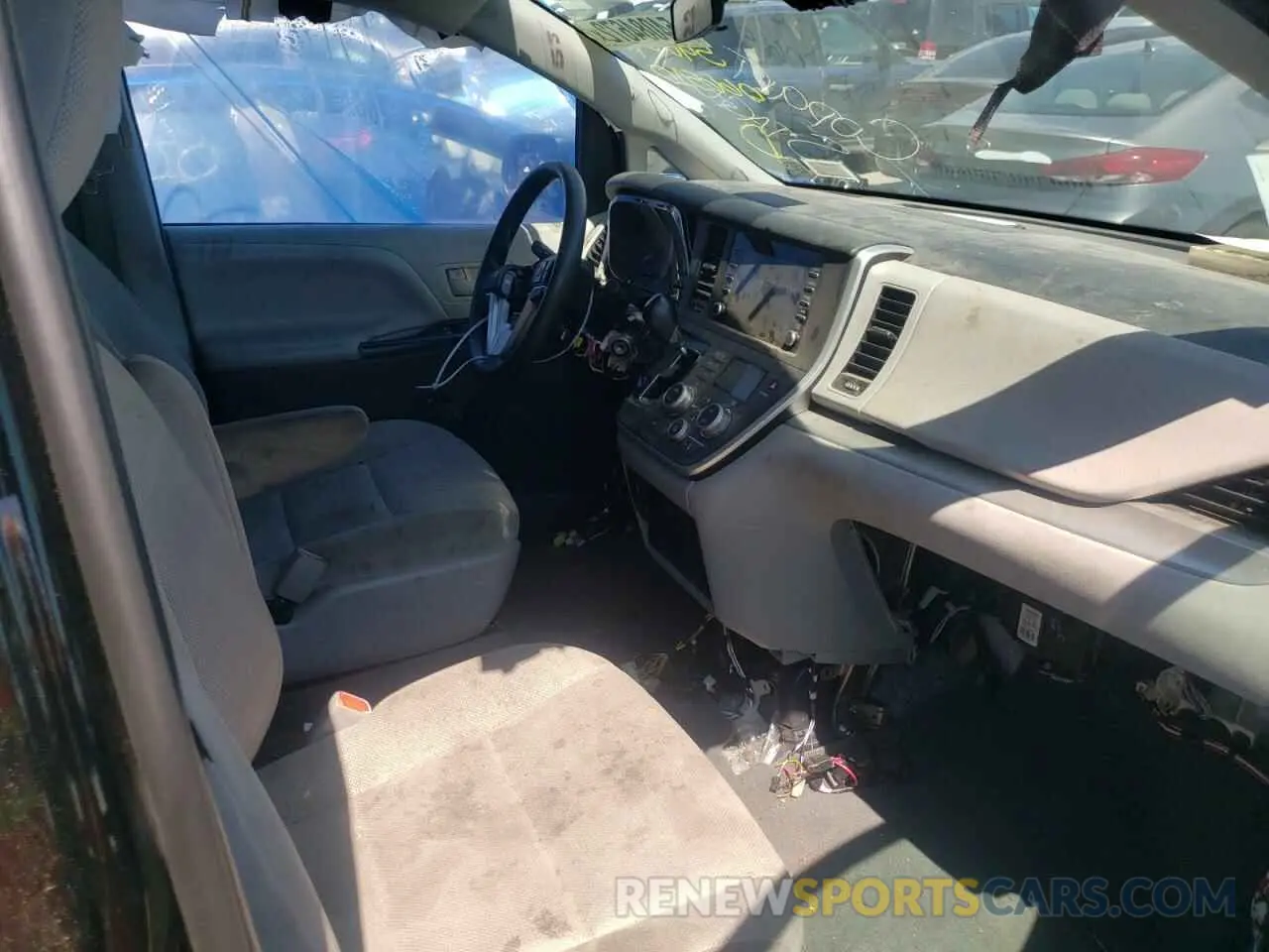 5 Photograph of a damaged car 5TDZZ3DC4LS066510 TOYOTA SIENNA 2020