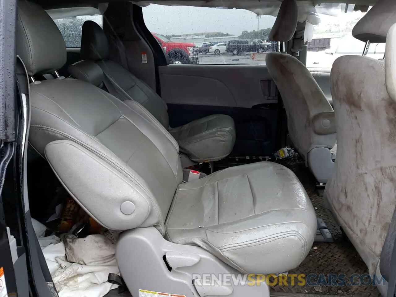 6 Photograph of a damaged car 5TDZZ3DC4LS066510 TOYOTA SIENNA 2020