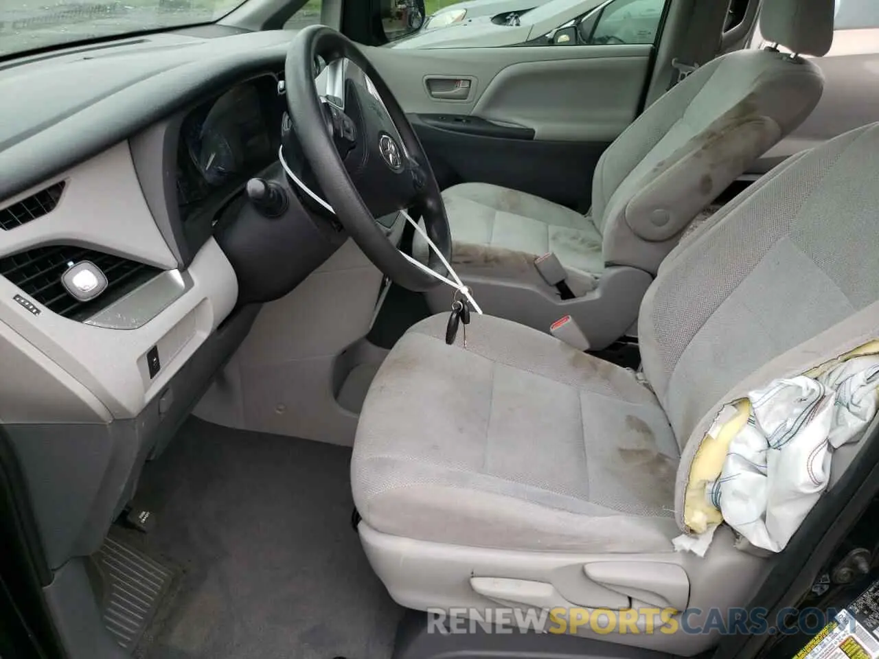 7 Photograph of a damaged car 5TDZZ3DC6LS080599 TOYOTA SIENNA 2020