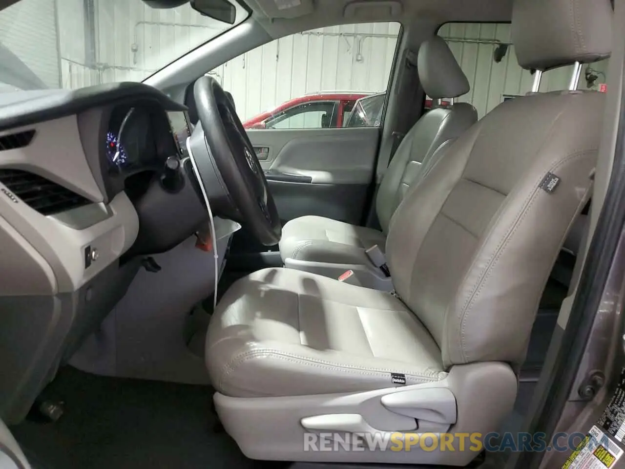7 Photograph of a damaged car 5TDZZ3DC6LS082787 TOYOTA SIENNA 2020