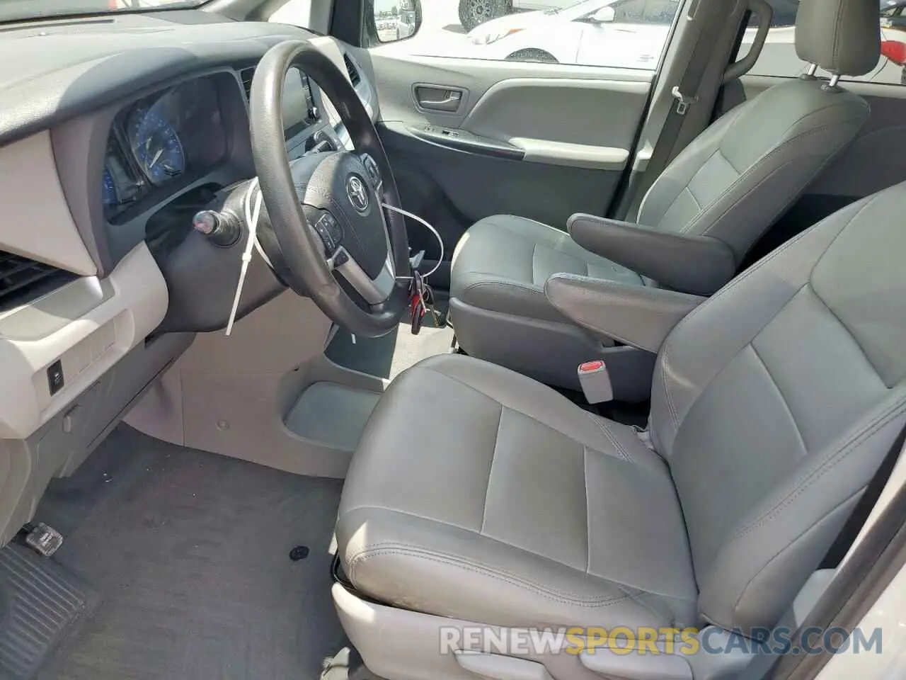 7 Photograph of a damaged car 5TDZZ3DCXLS034791 TOYOTA SIENNA 2020