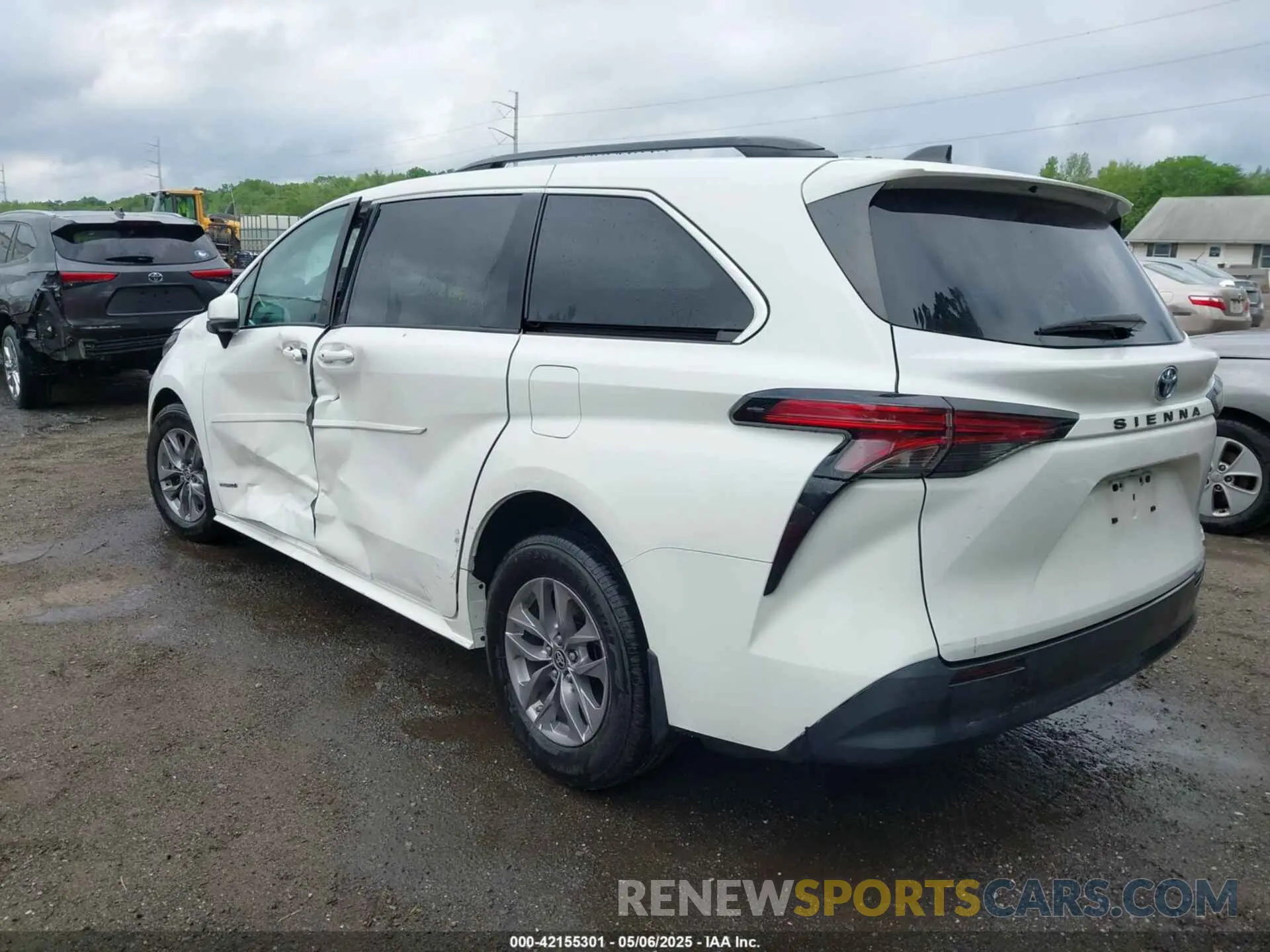 3 Photograph of a damaged car 5TDBRKEC8MS008394 TOYOTA SIENNA 2021